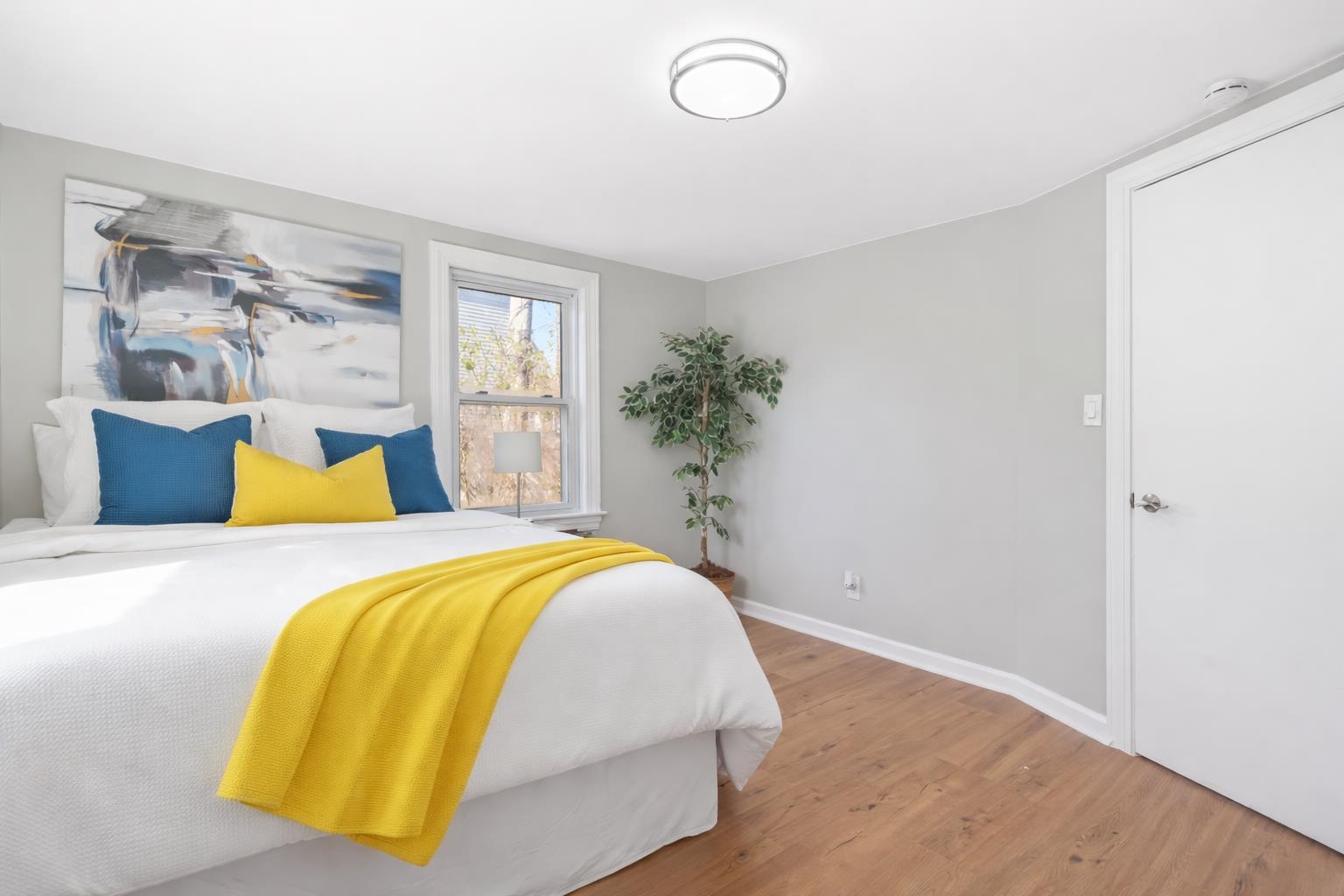 734 W Hollis St, Nashua, NH 03062