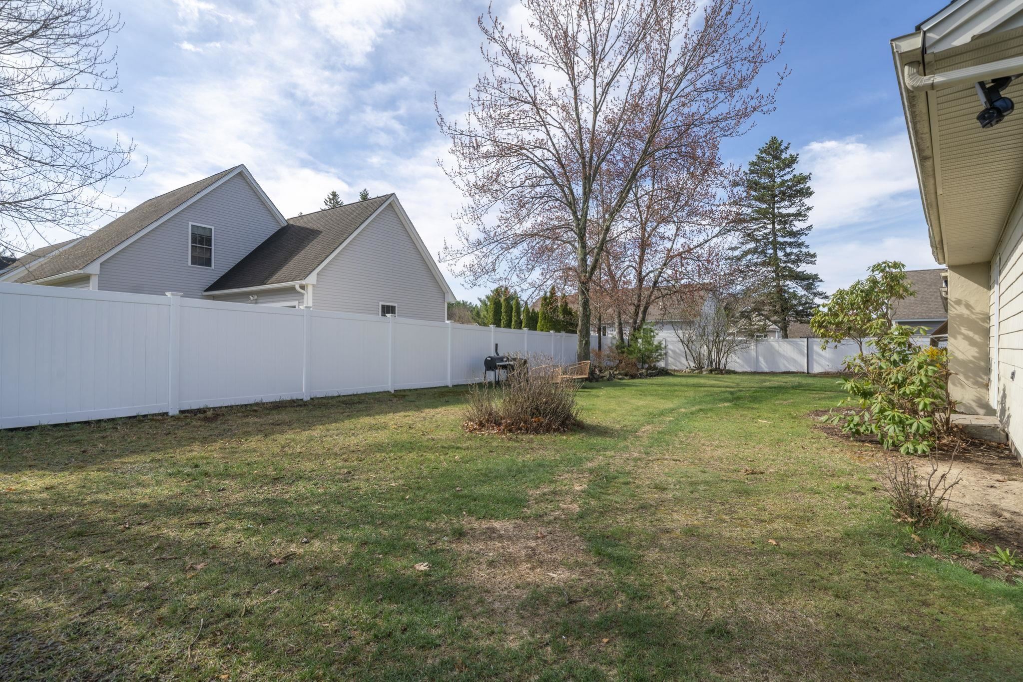734 W Hollis St, Nashua, NH 03062