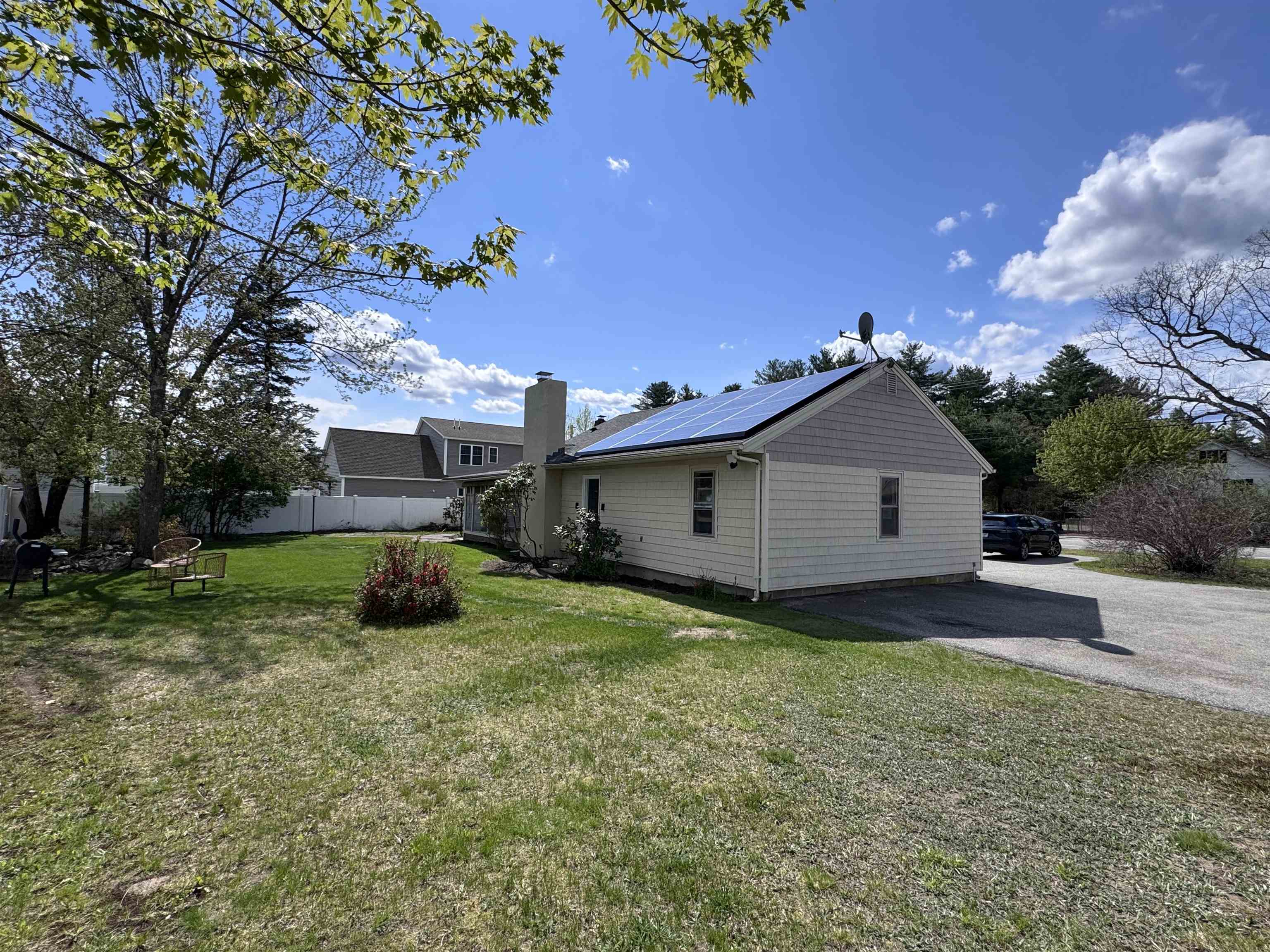 734 W Hollis St, Nashua, NH 03062