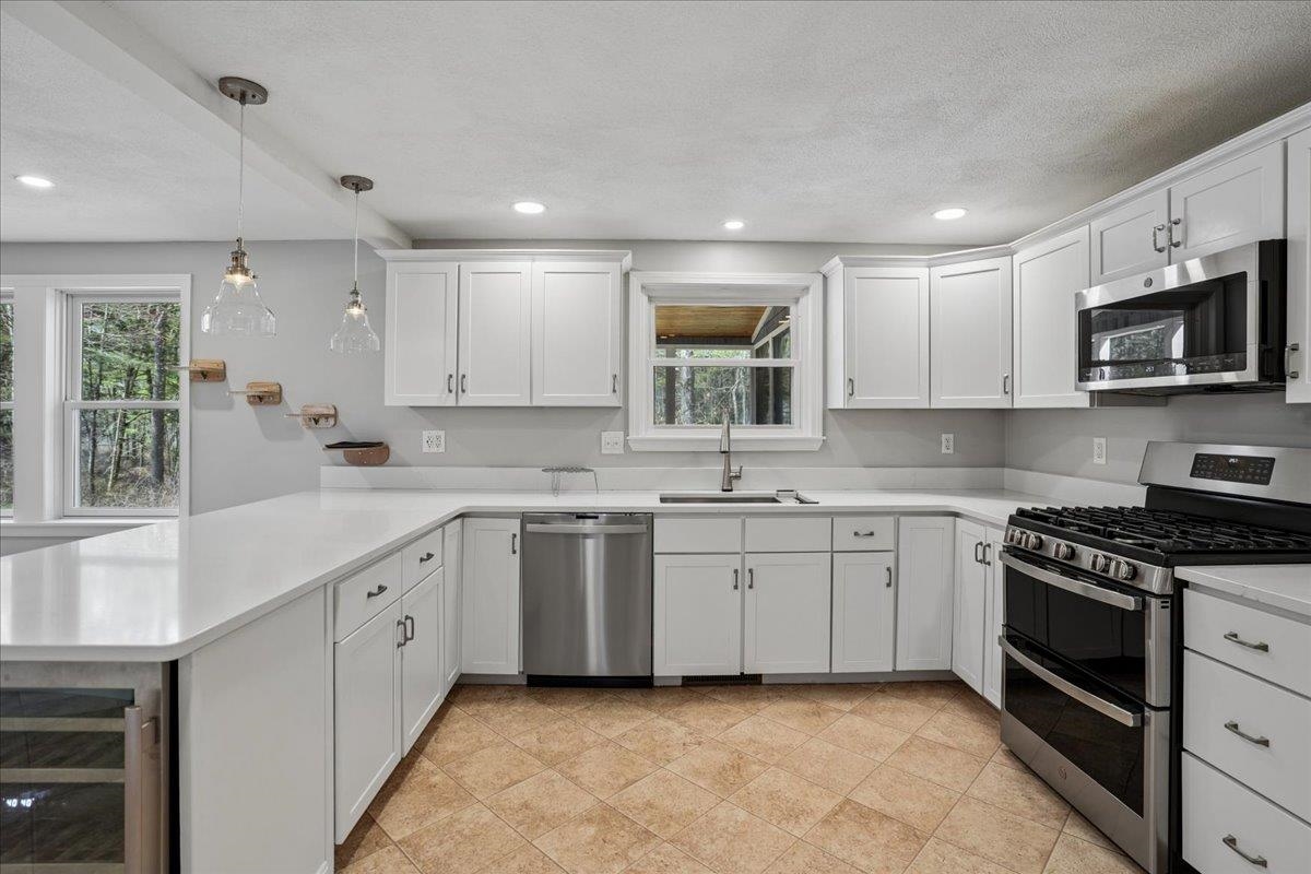 20 French Ct, Merrimack, NH 03054