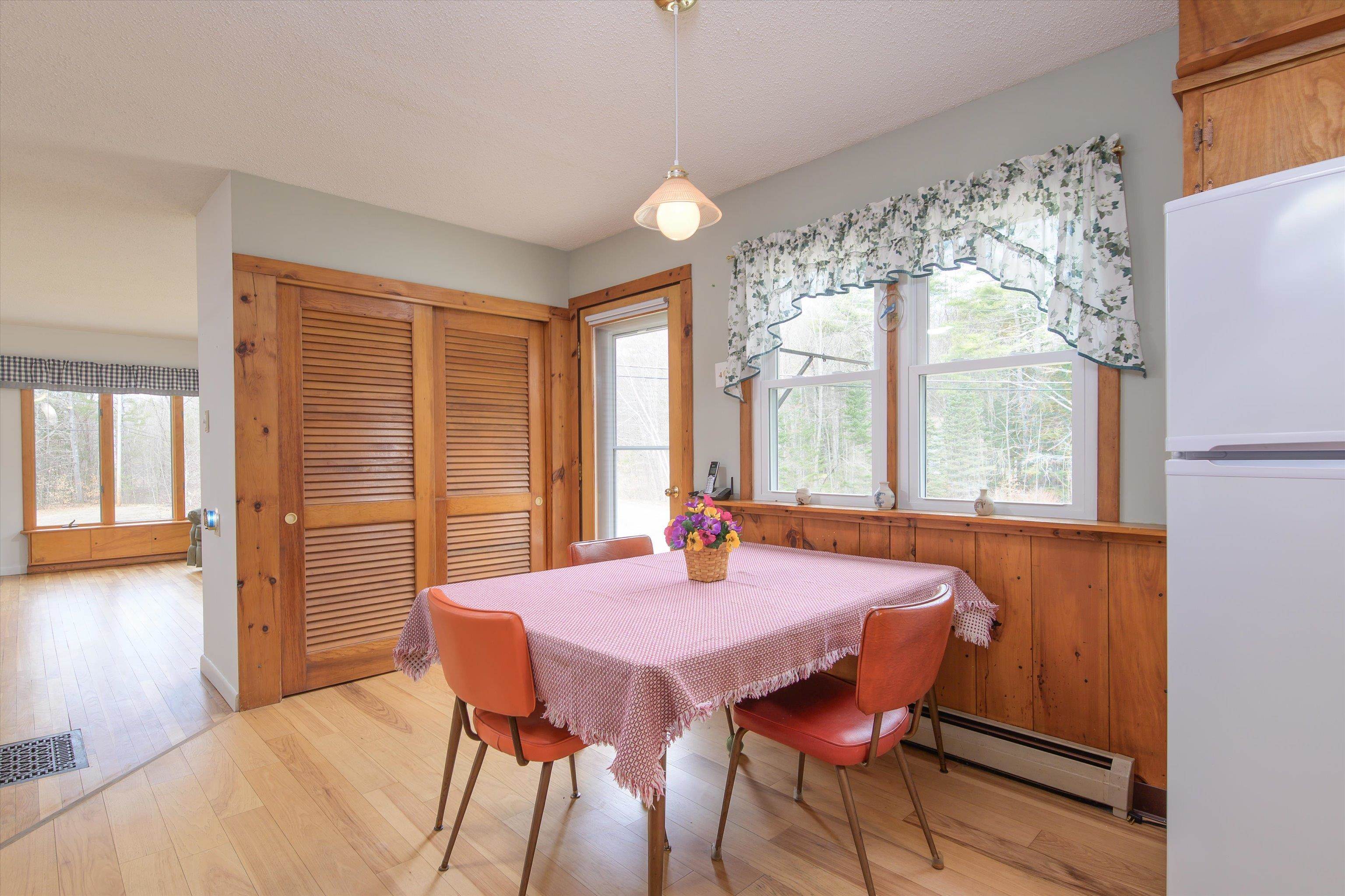 Dining Area 25046358