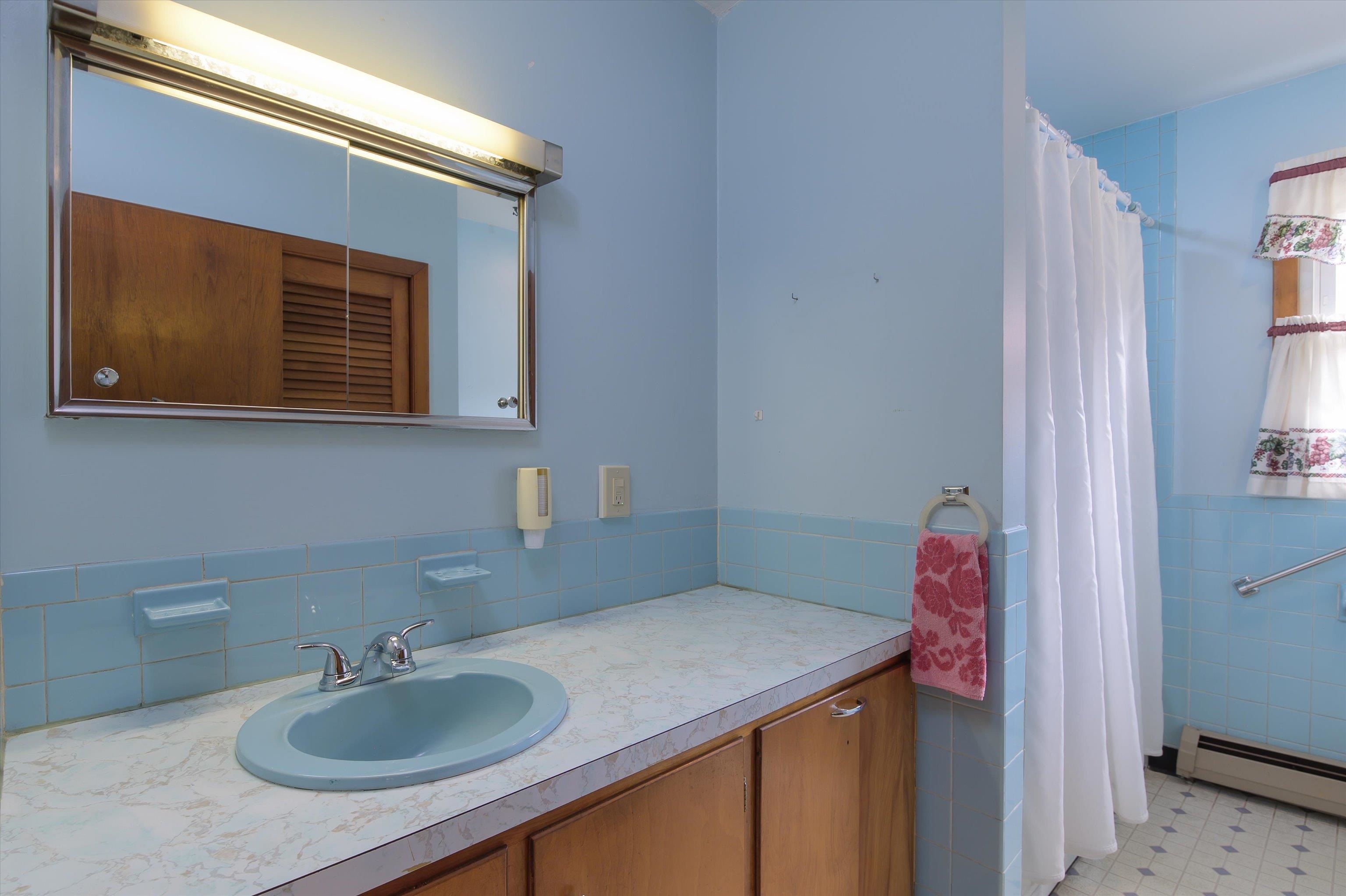 Full Bath on Main Level 25046368