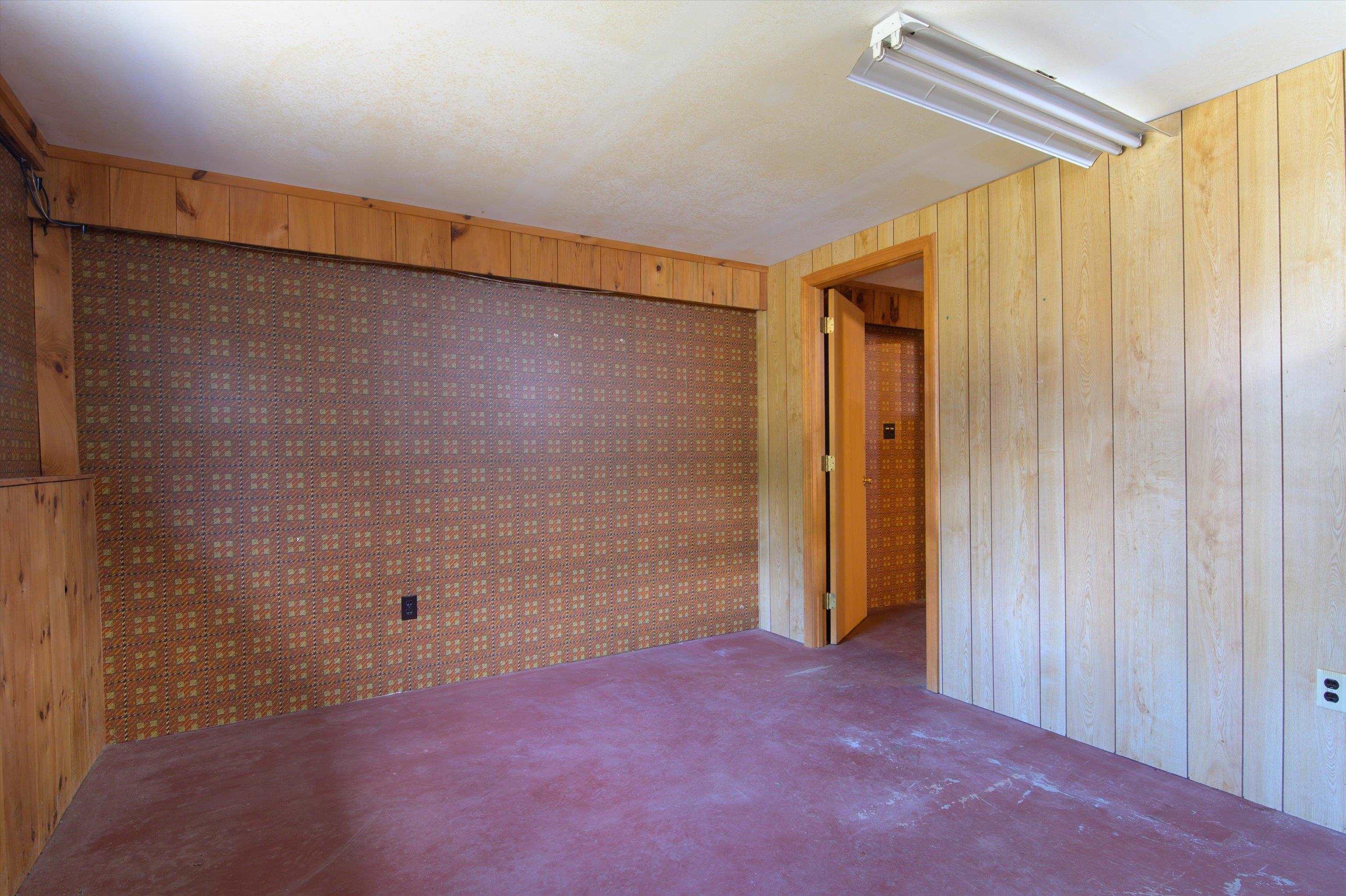 Basement Office 25046378