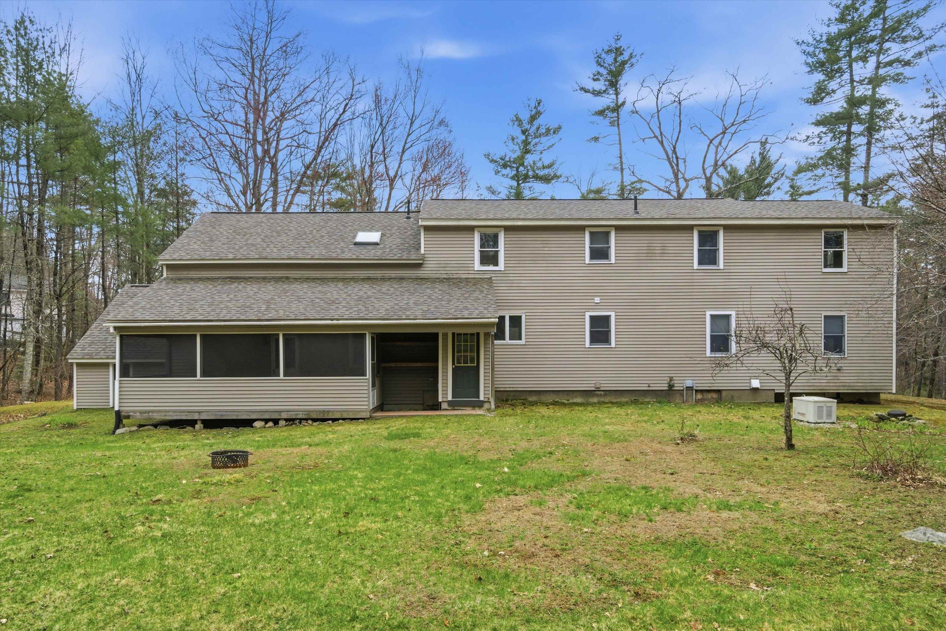 23 Mcquestion Rd, Merrimack, NH 03054