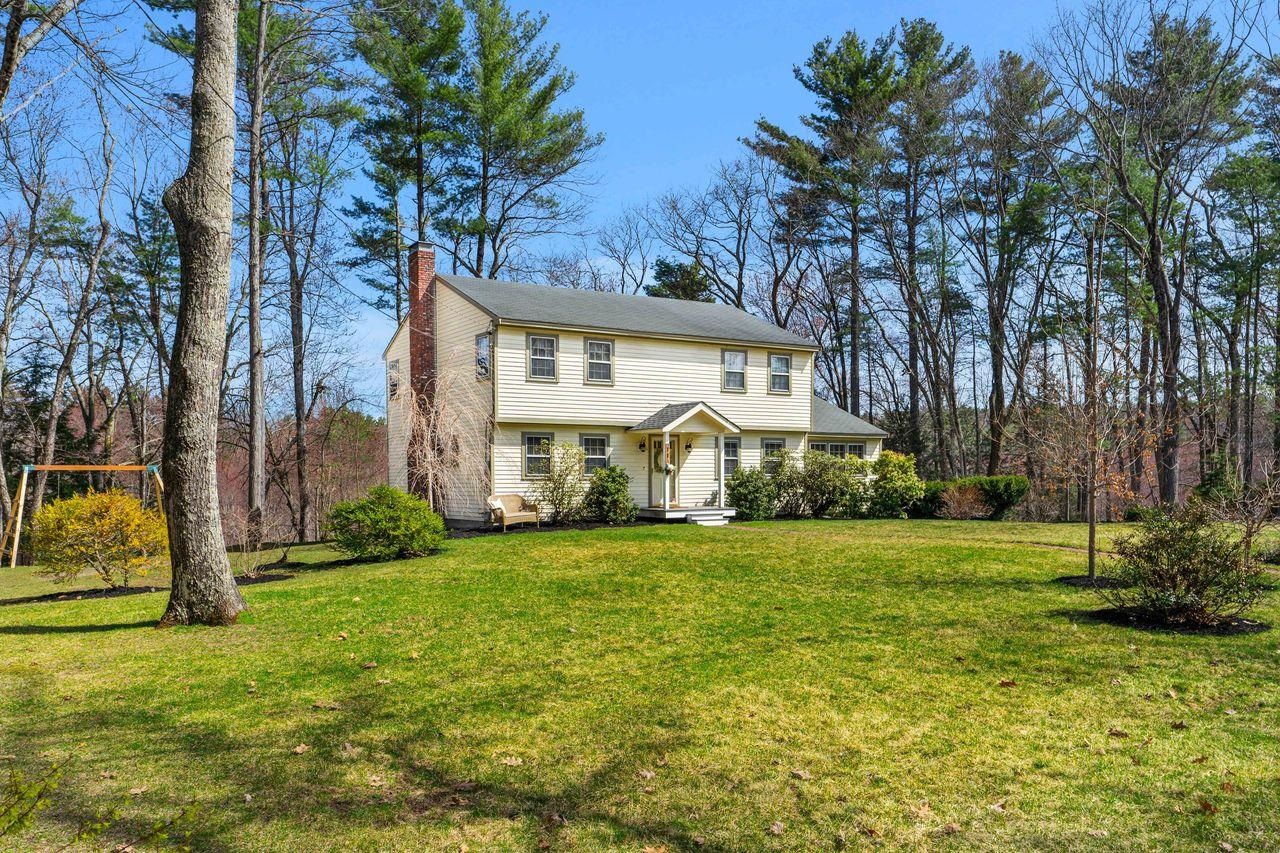 11 Fairway Dr, Amherst, NH 03031