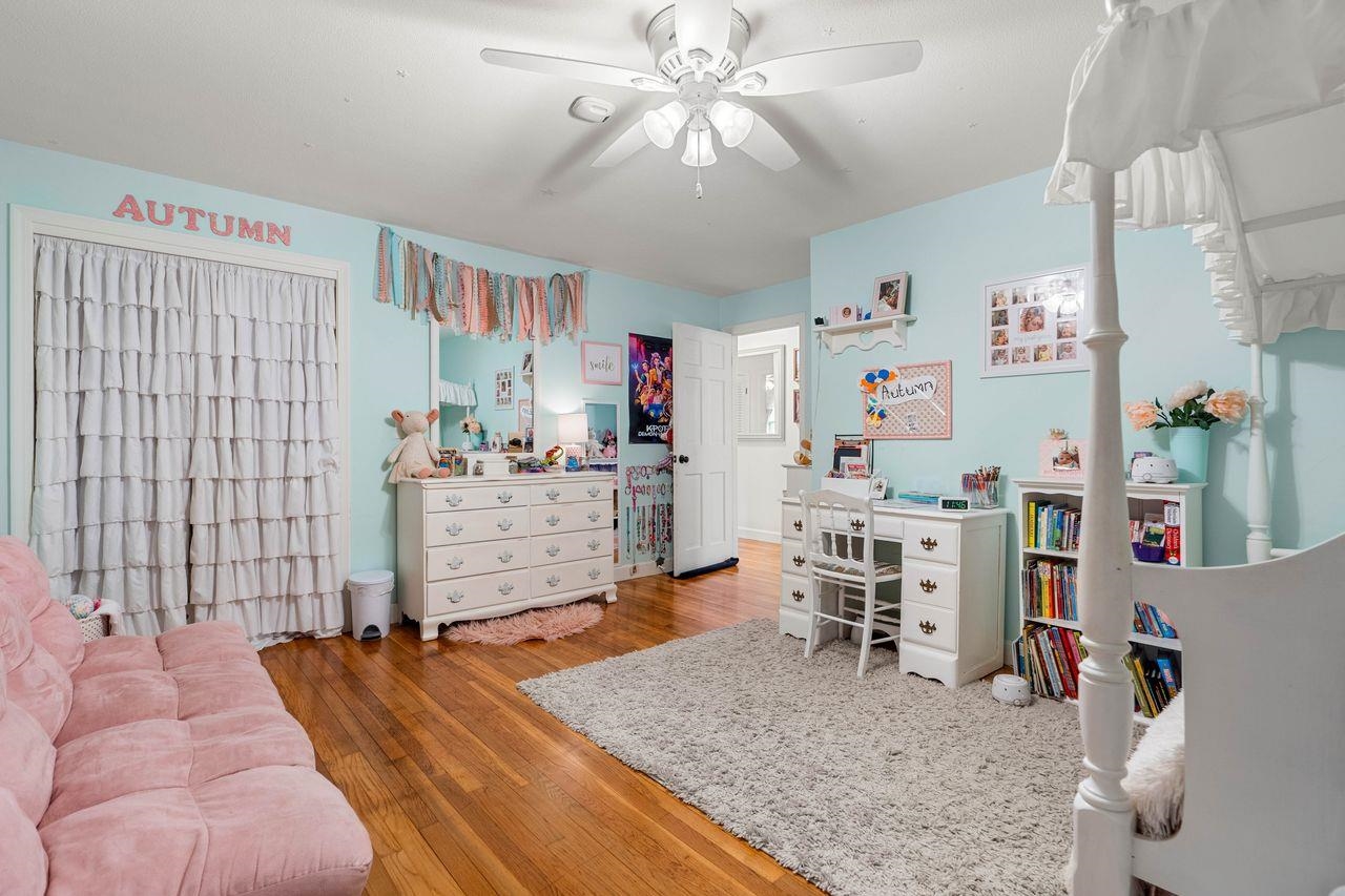 11 Fairway Dr, Amherst, NH 03031