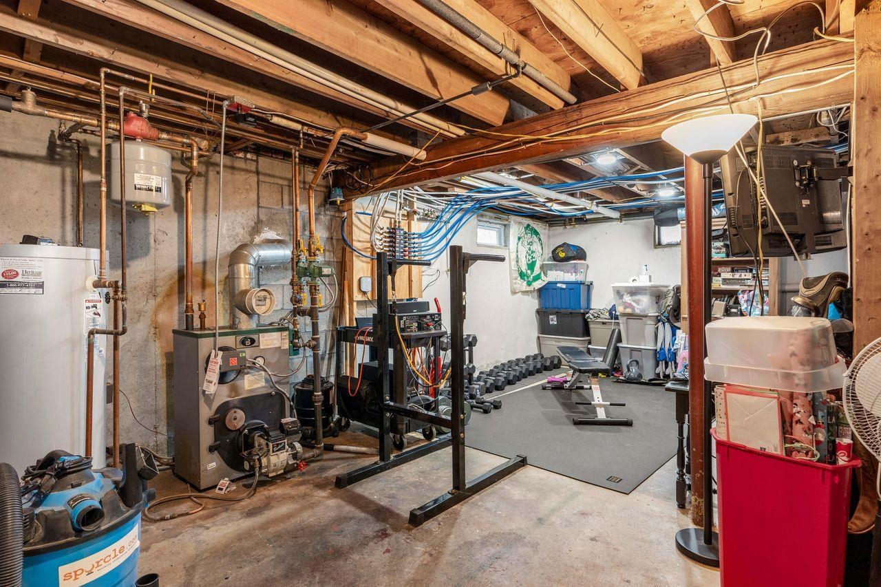 11 Fairway Dr, Amherst, NH 03031