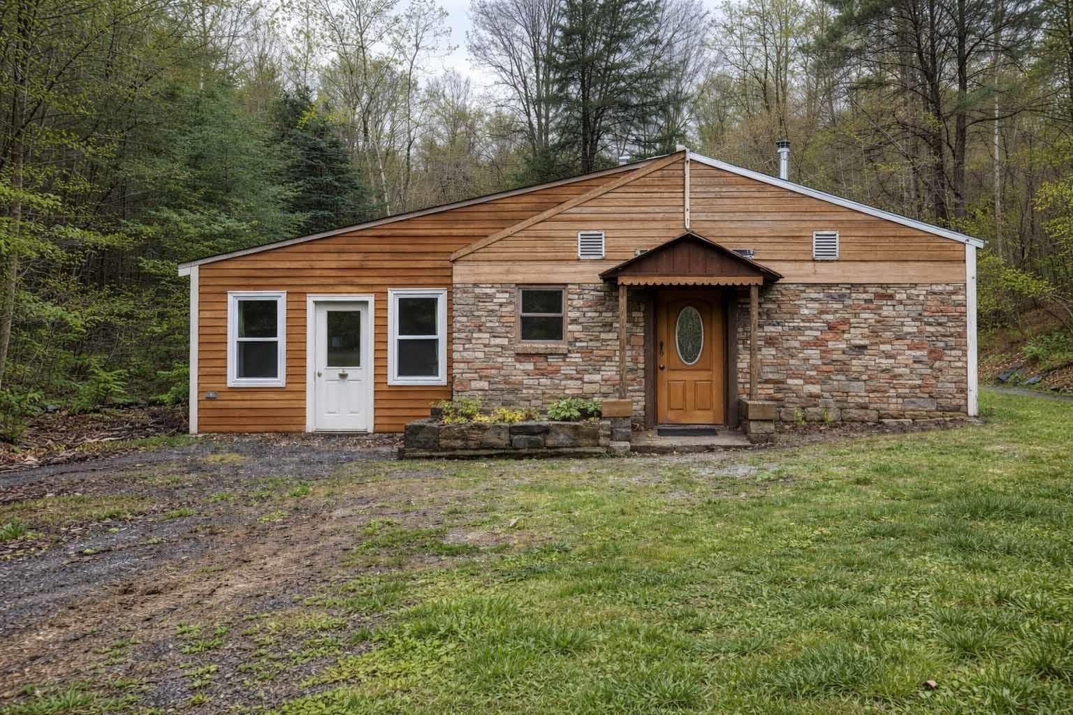 Hartford VT&nbsp;Home for sale $$89,000 $53 per sq.ft.