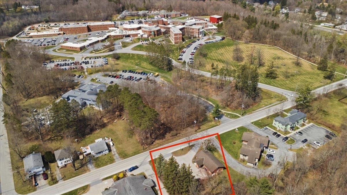 320 Dewey St, Bennington, VT 05201