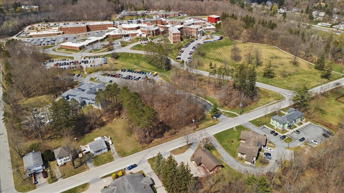 320 Dewey St, Bennington, VT 05201