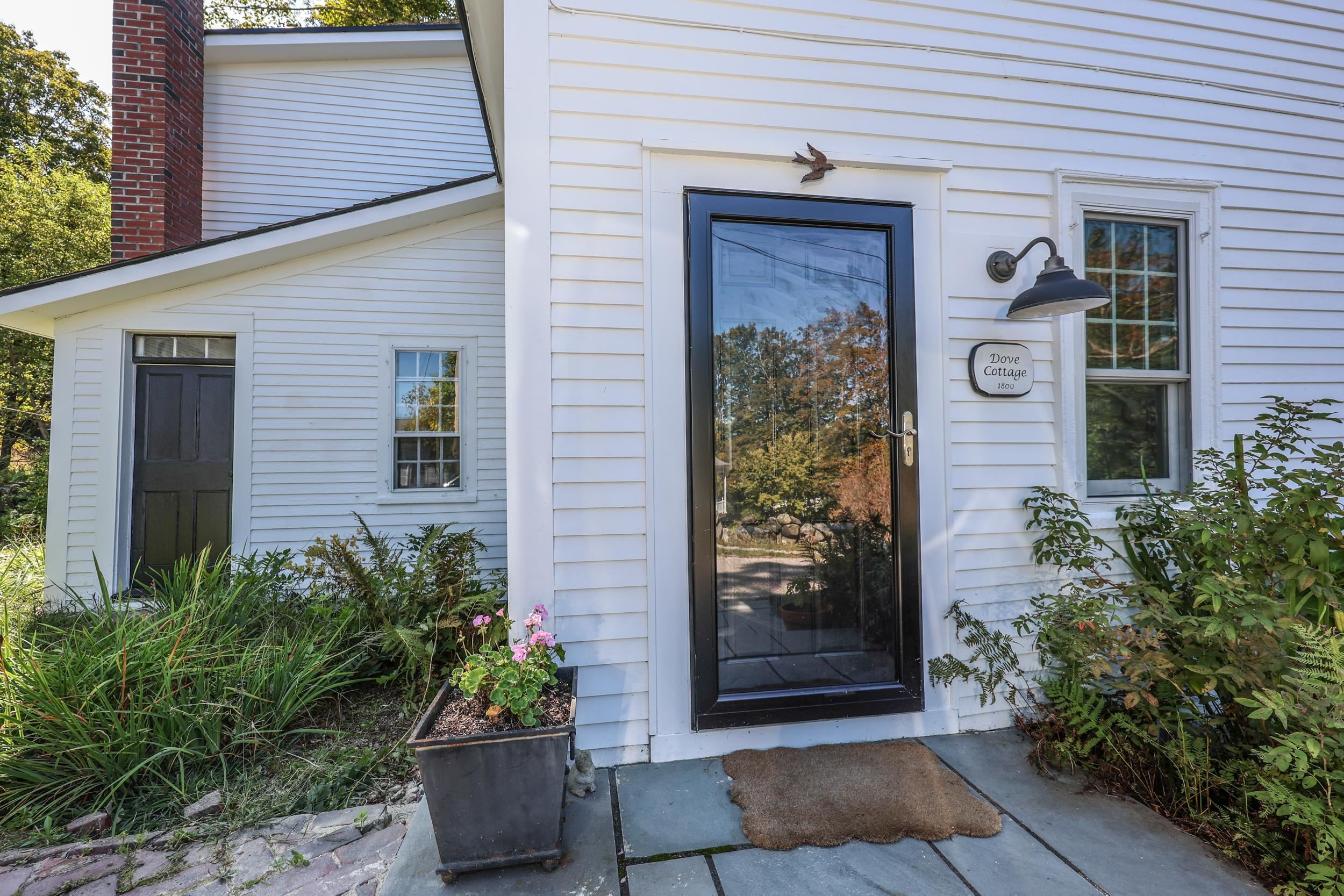 89 Old Henniker Rd, Hopkinton, NH 03229