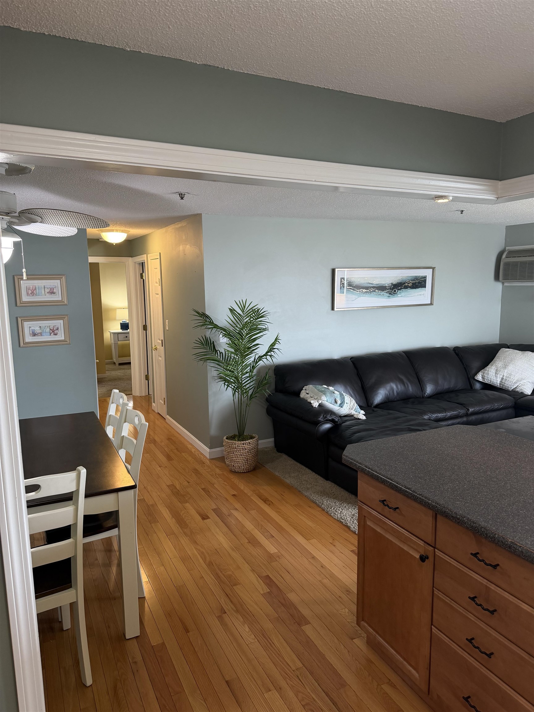 493 Ocean Blvd, Hampton, NH 03842