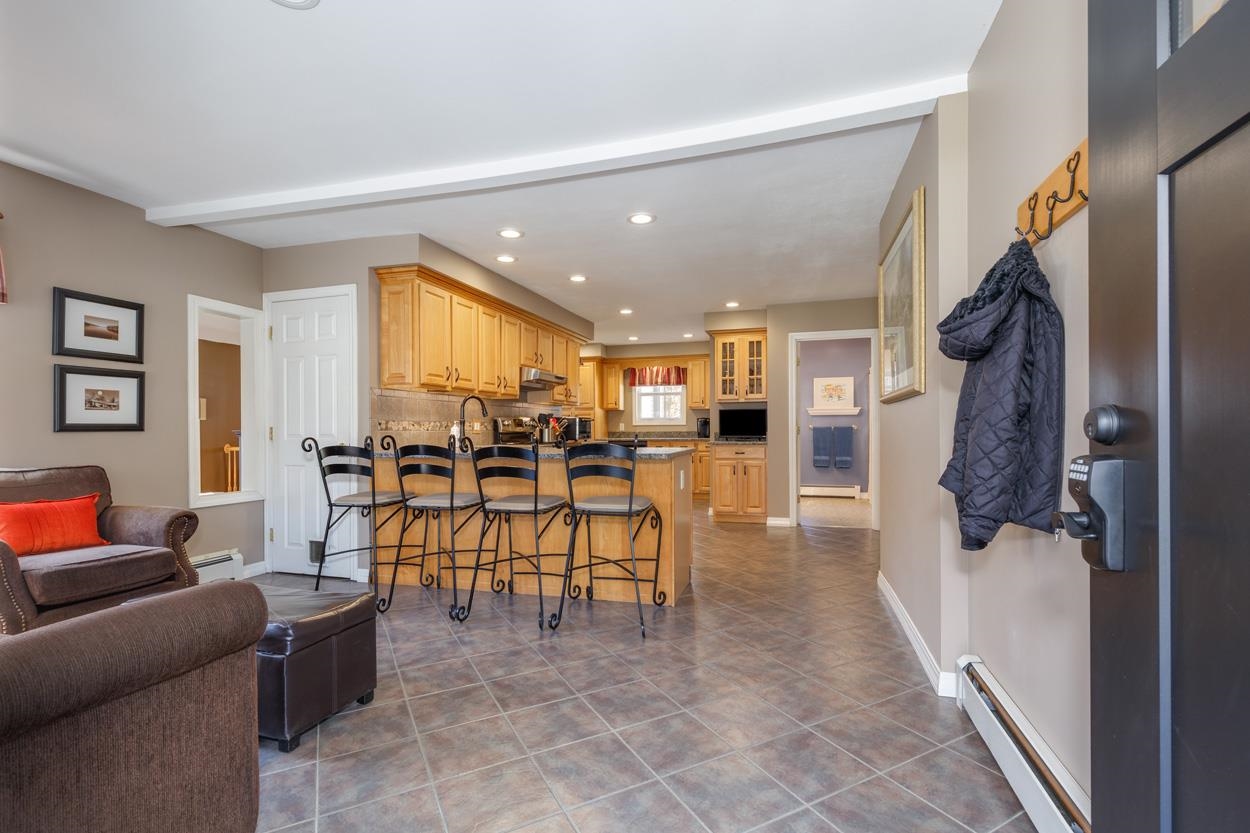 131 High Range Rd, Londonderry, NH 03053