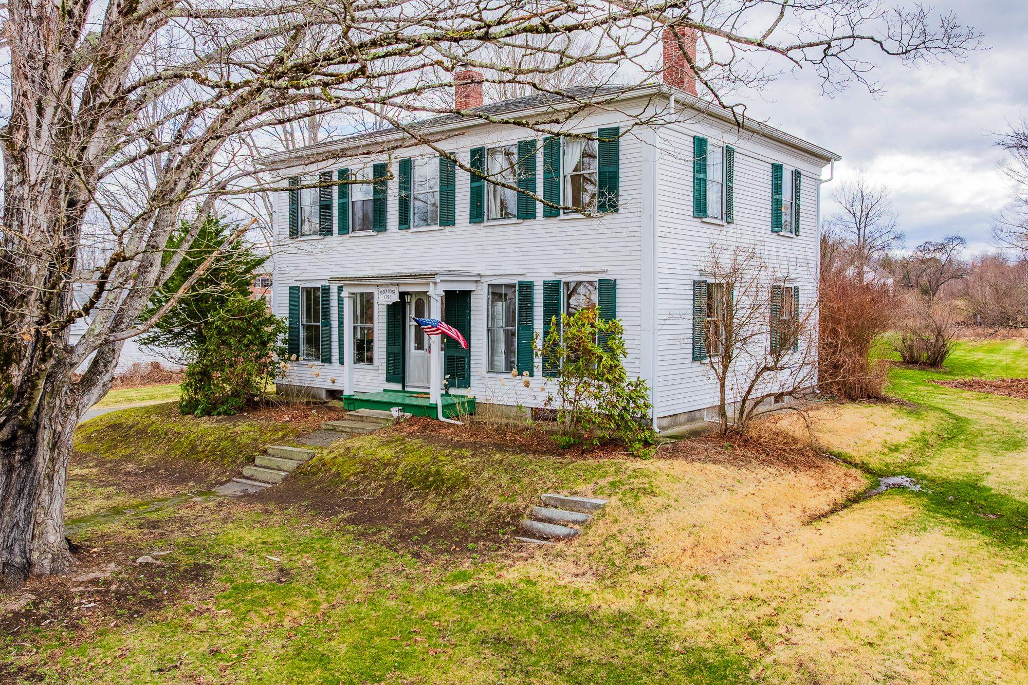 52 School St, Haverhill, NH 03765