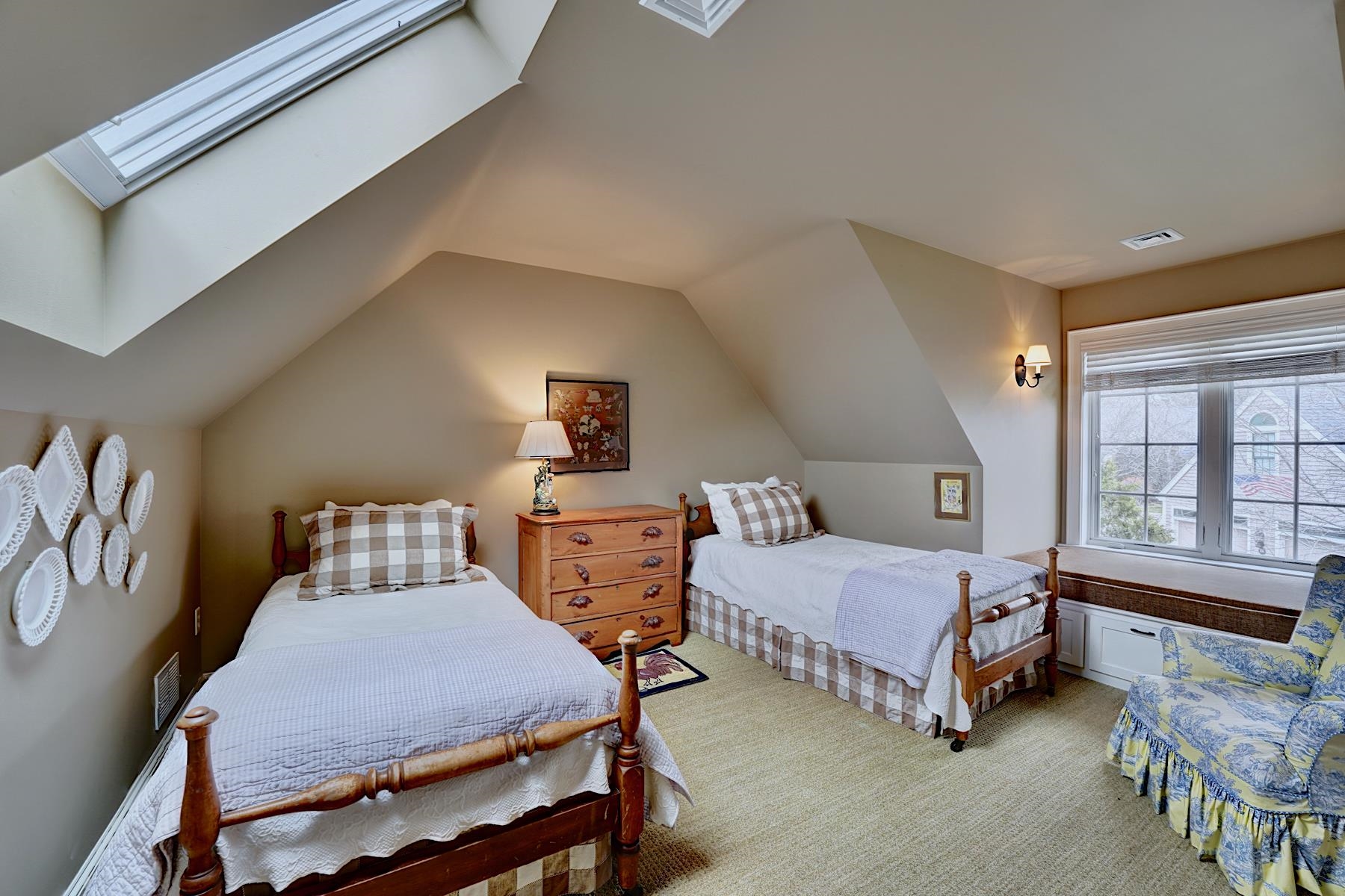 579 Sagamore Ave, Portsmouth, NH 03801