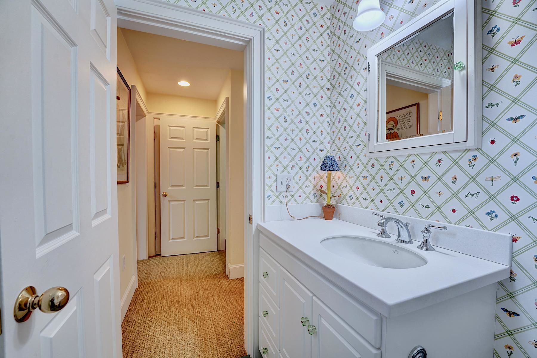 579 Sagamore Ave, Portsmouth, NH 03801