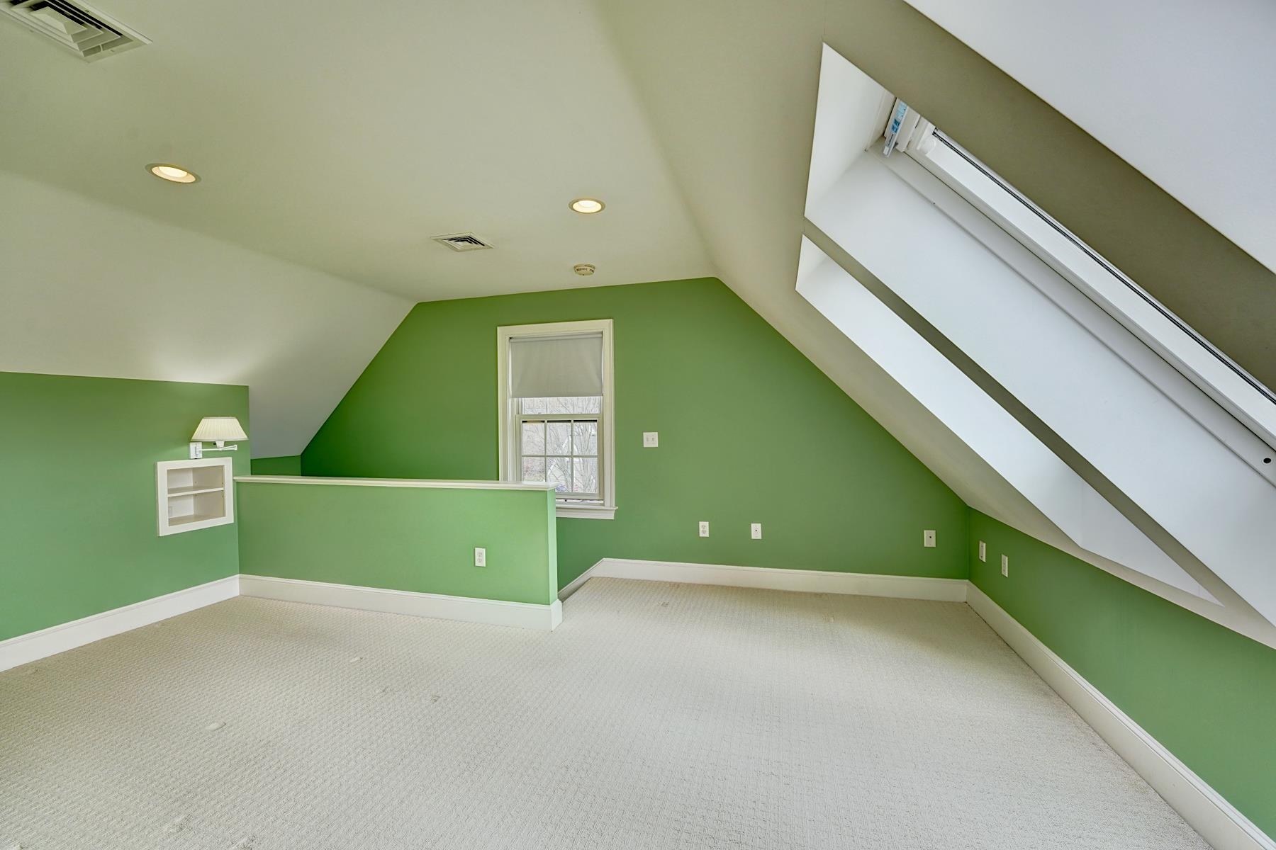 579 Sagamore Ave, Portsmouth, NH 03801