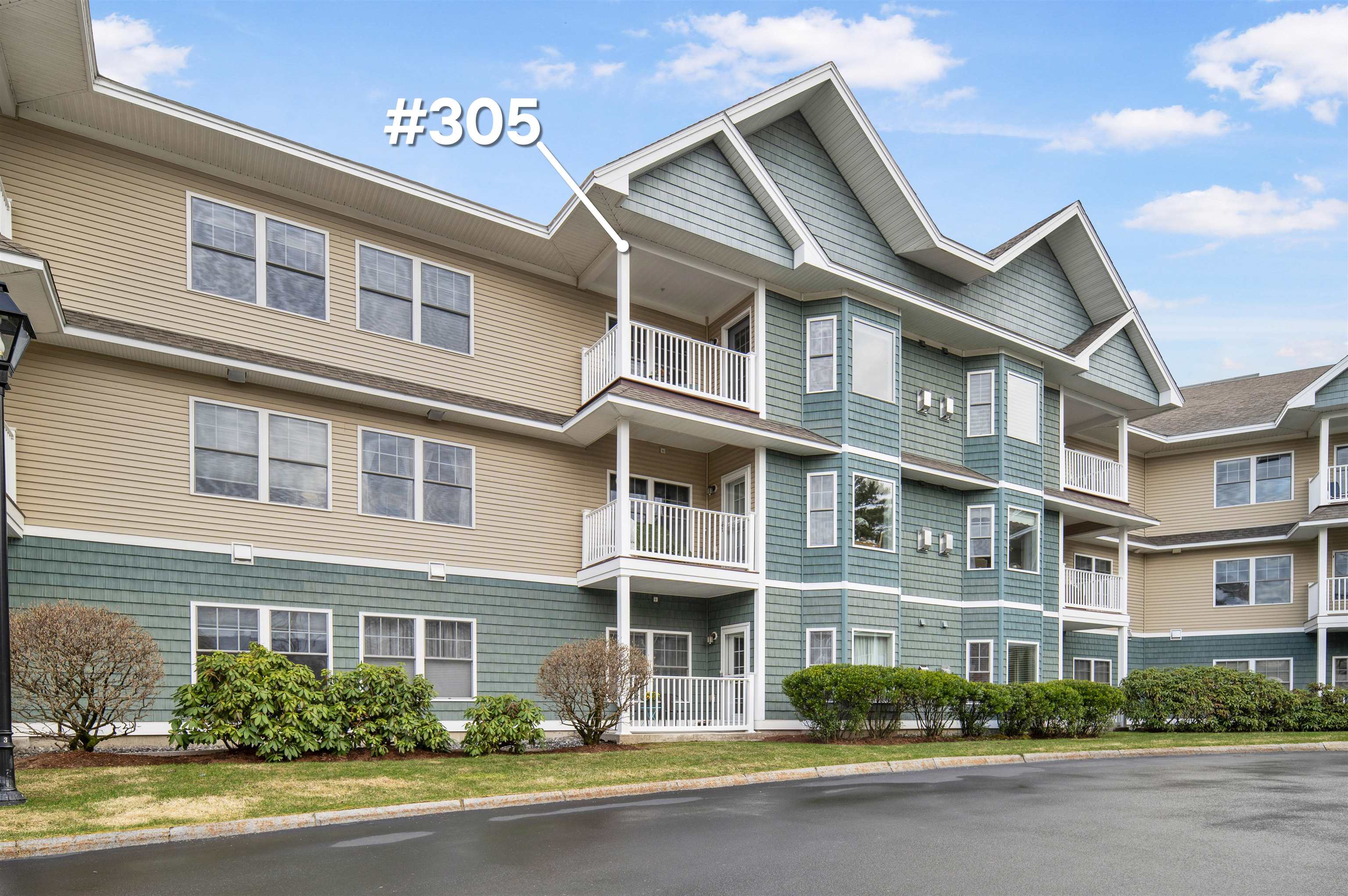 65 Hawthorne Dr, Bedford, NH 03110