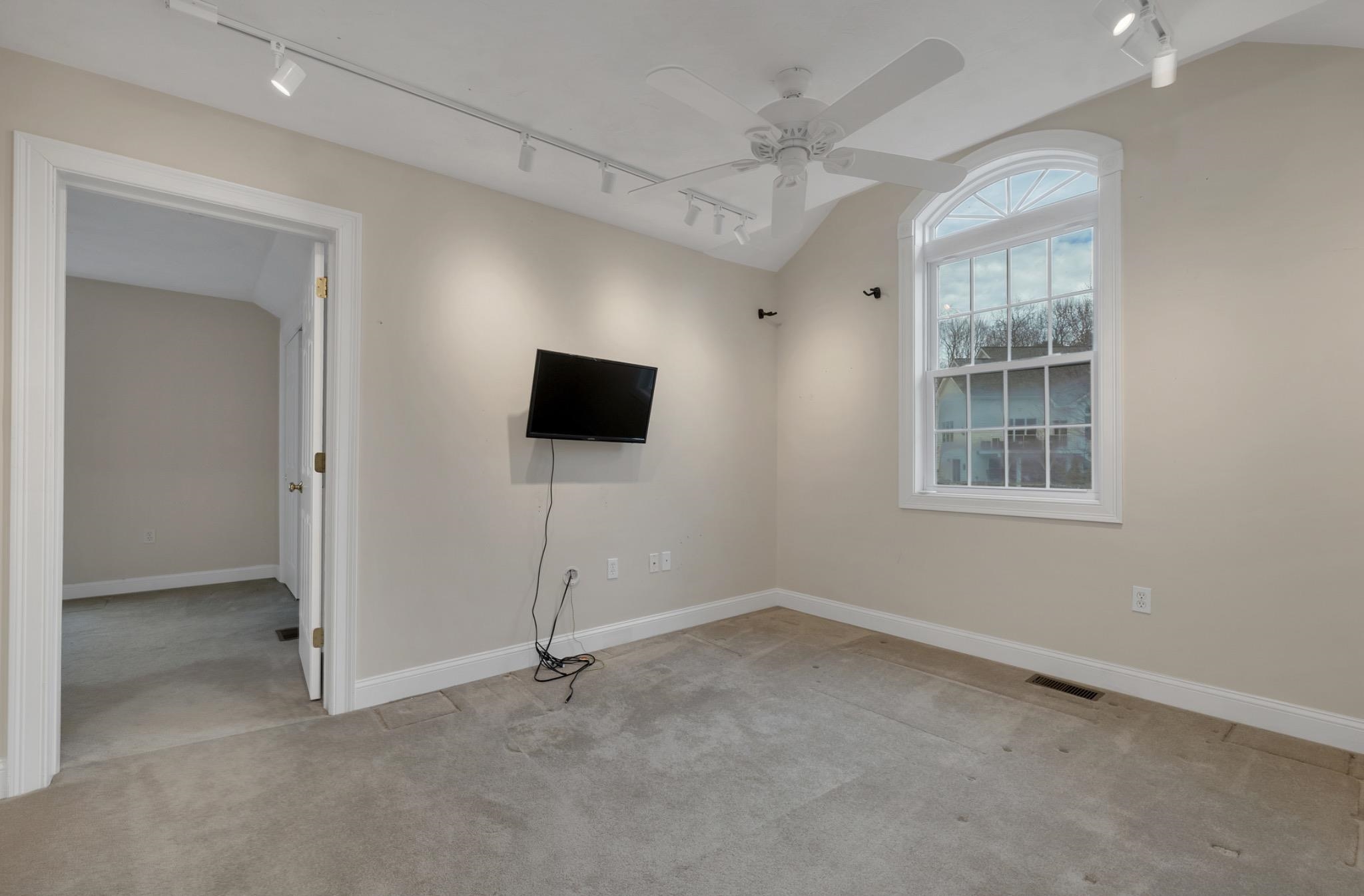 176 Hickory Stick Ln, Laconia, NH 03246