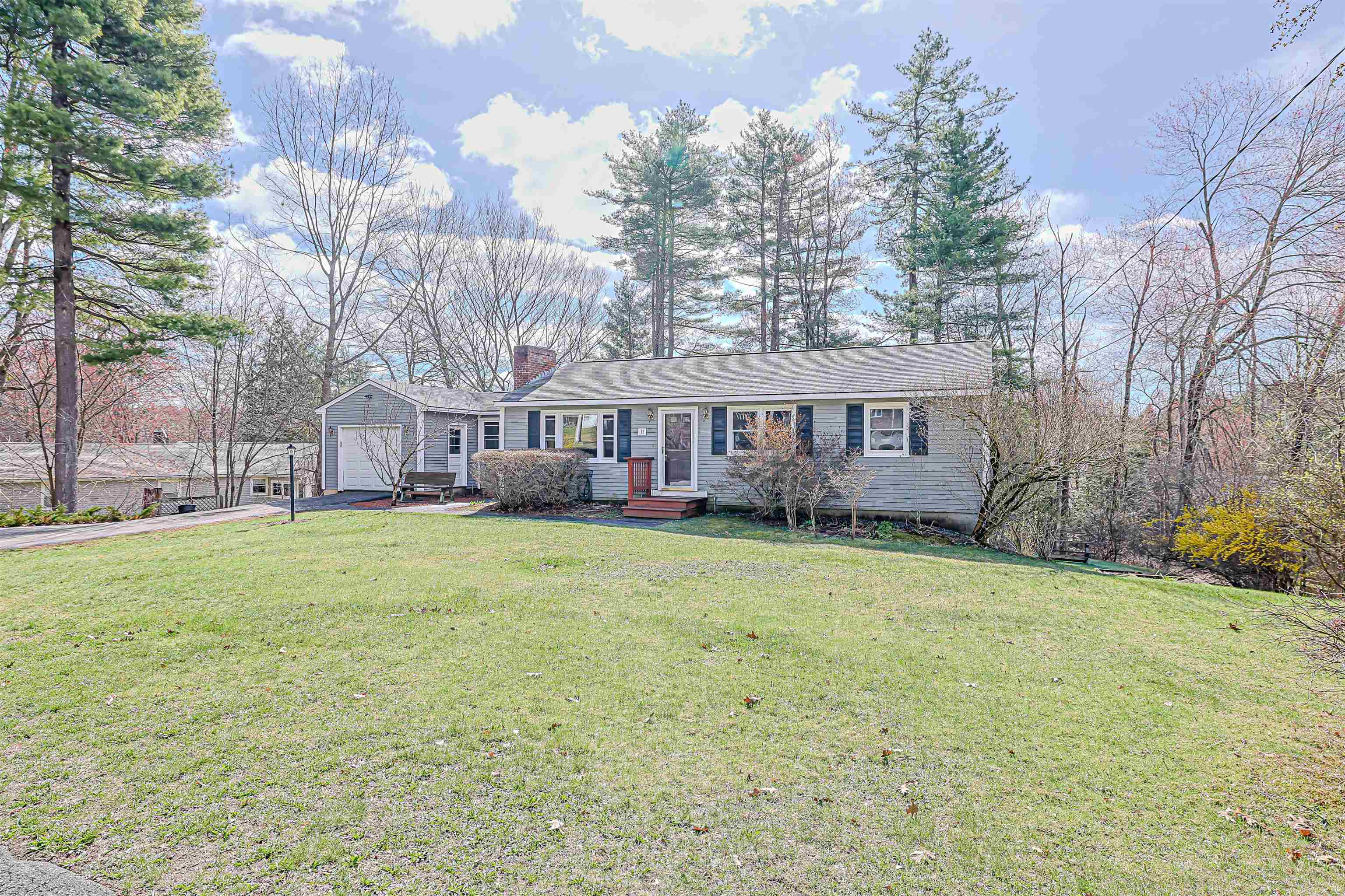 10 Westborn Dr, Merrimack, NH 03054
