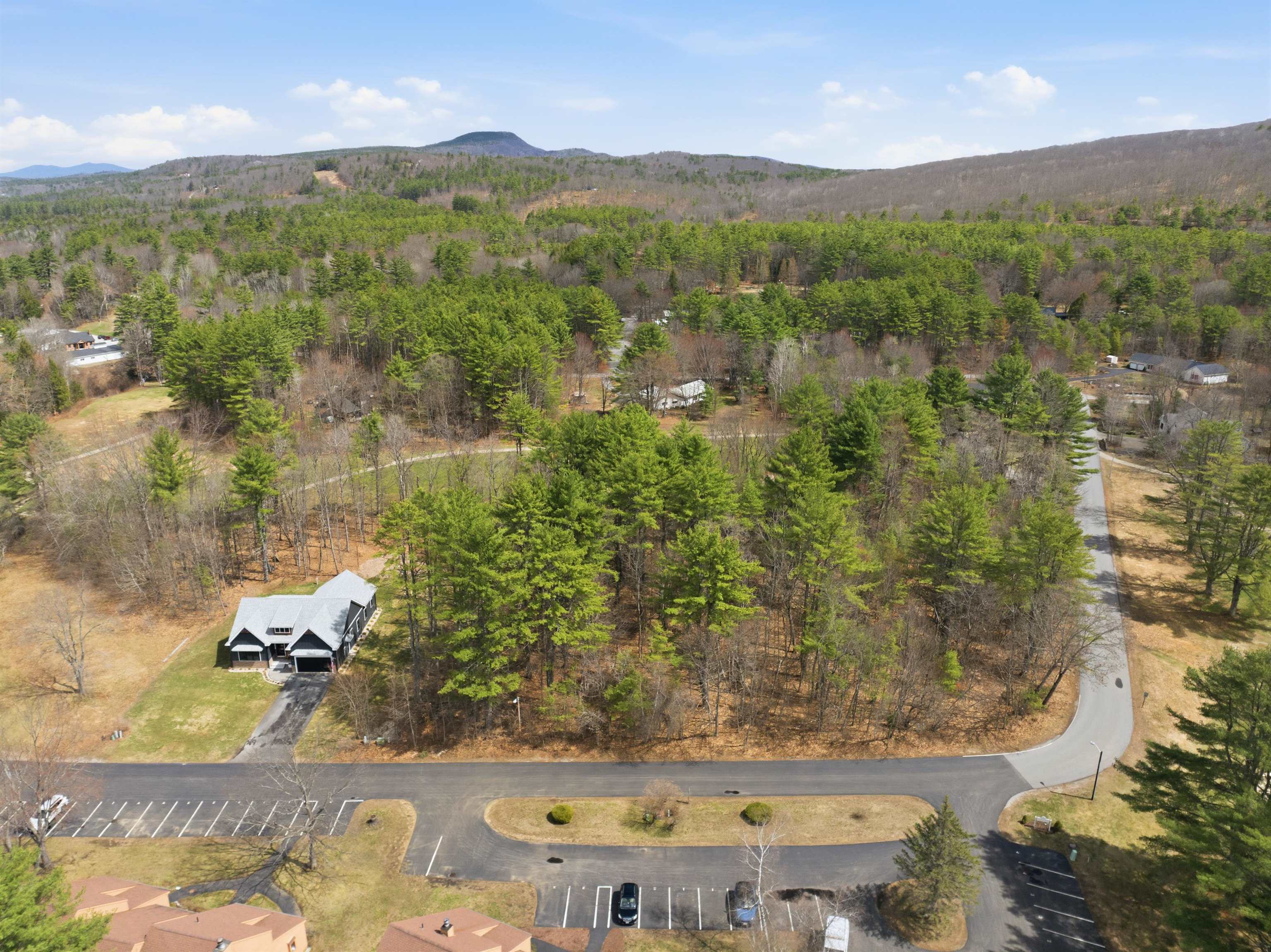 16 Fairway Dr, Ashland, NH 03217