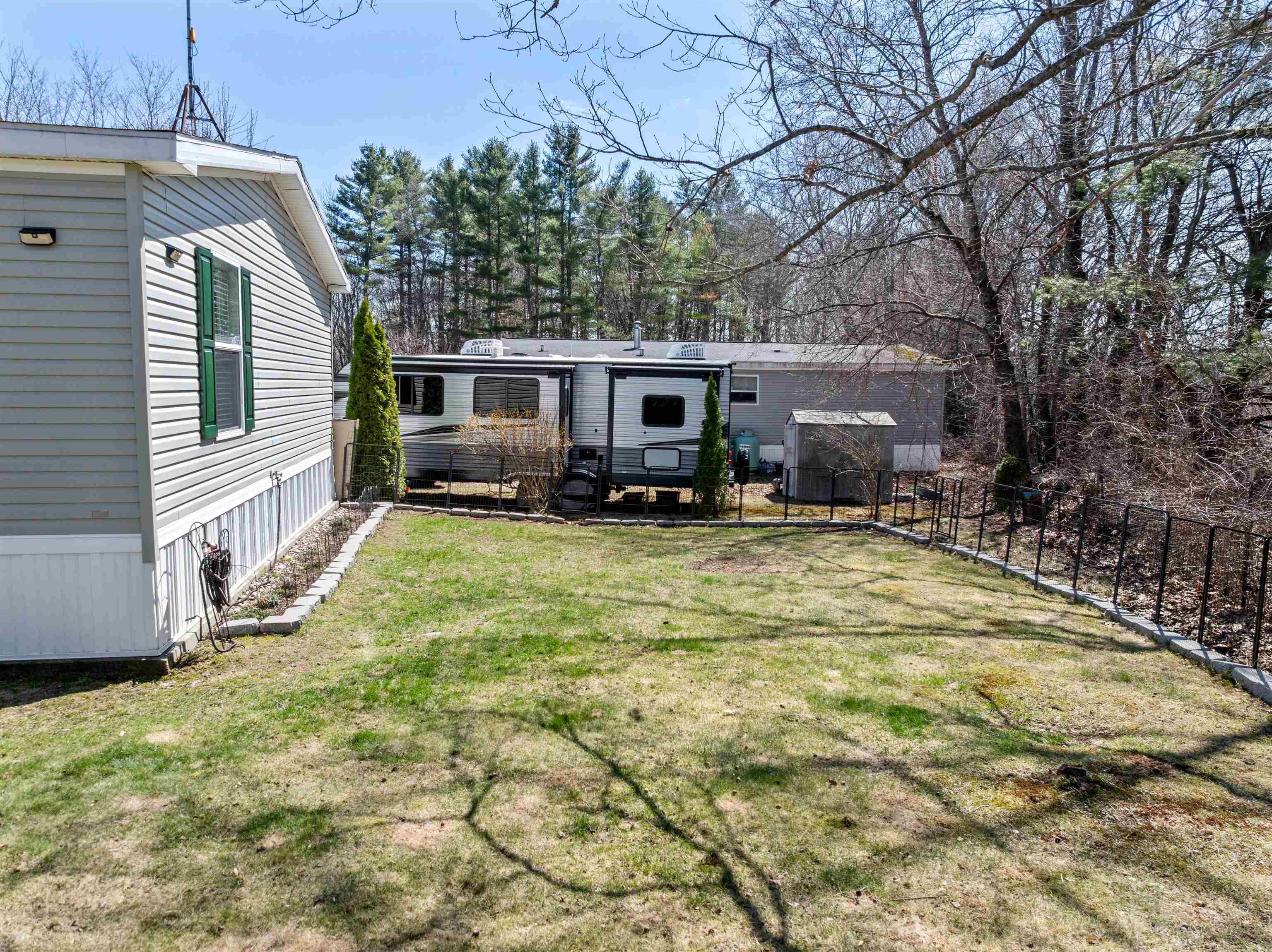 7 Lilac Ln, Pittsfield, NH 03263