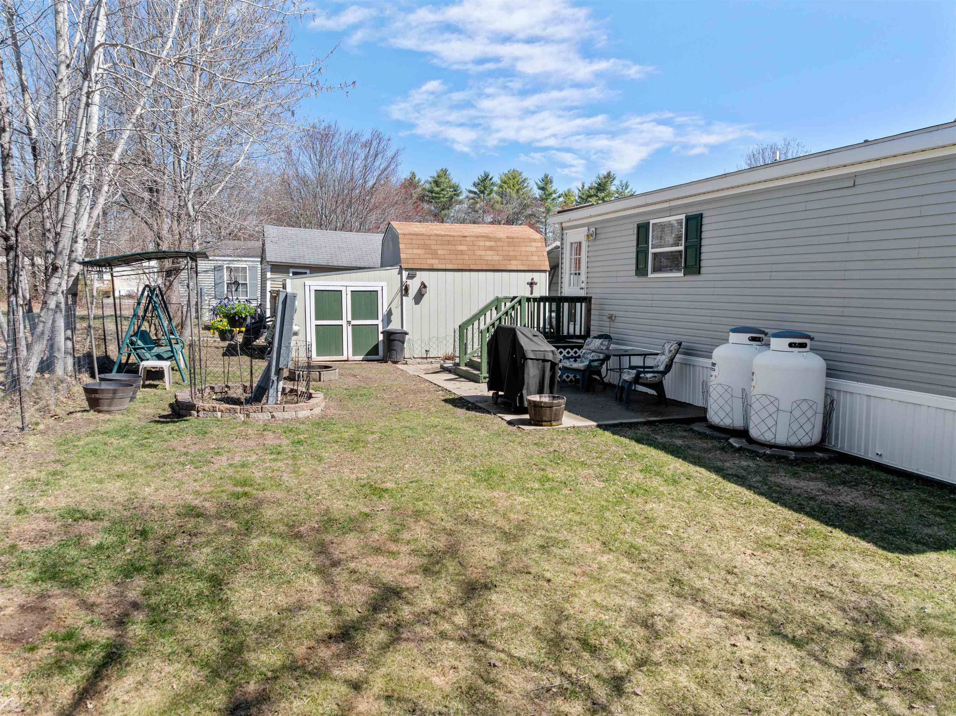 7 Lilac Ln, Pittsfield, NH 03263
