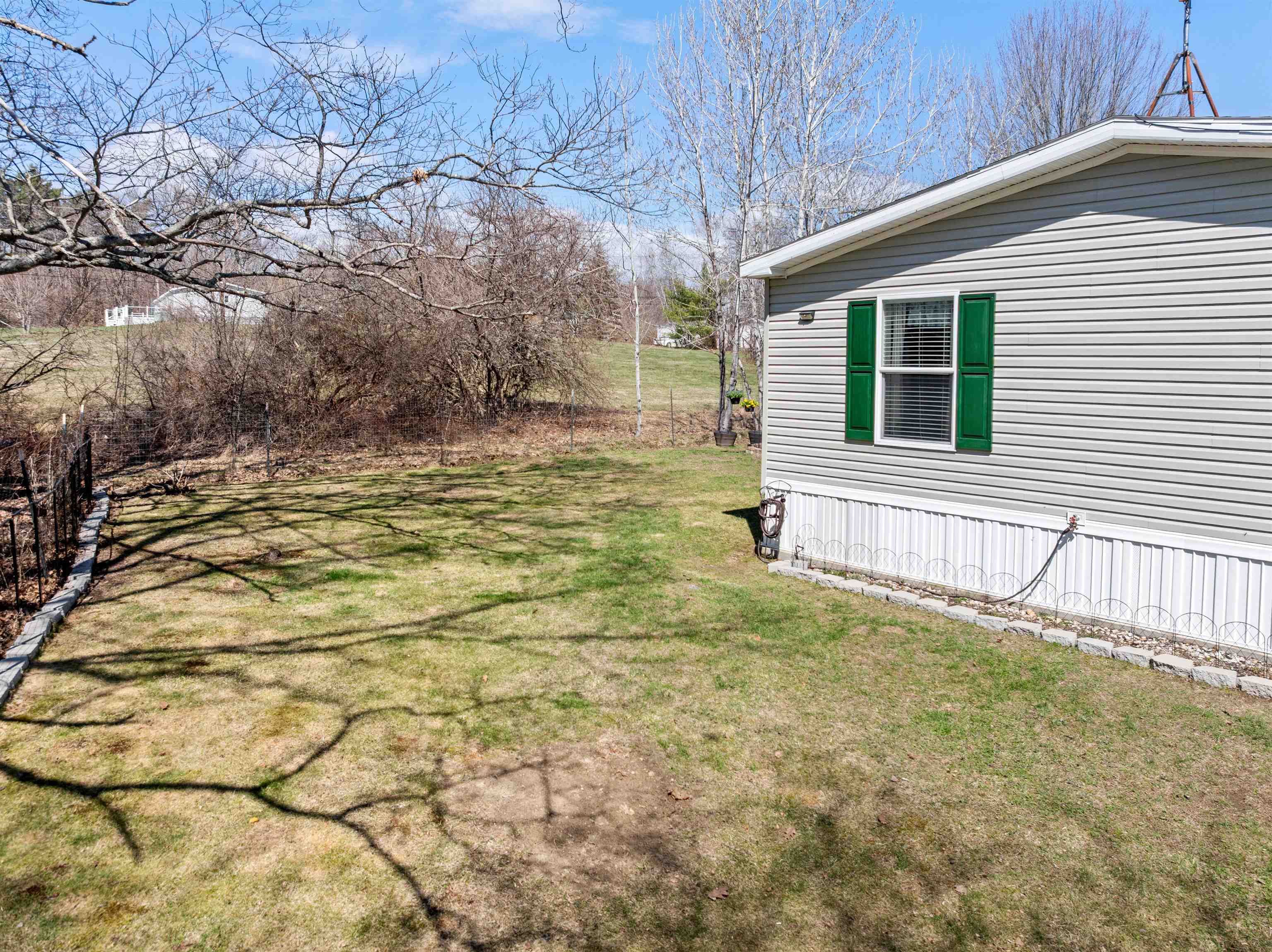 7 Lilac Ln, Pittsfield, NH 03263