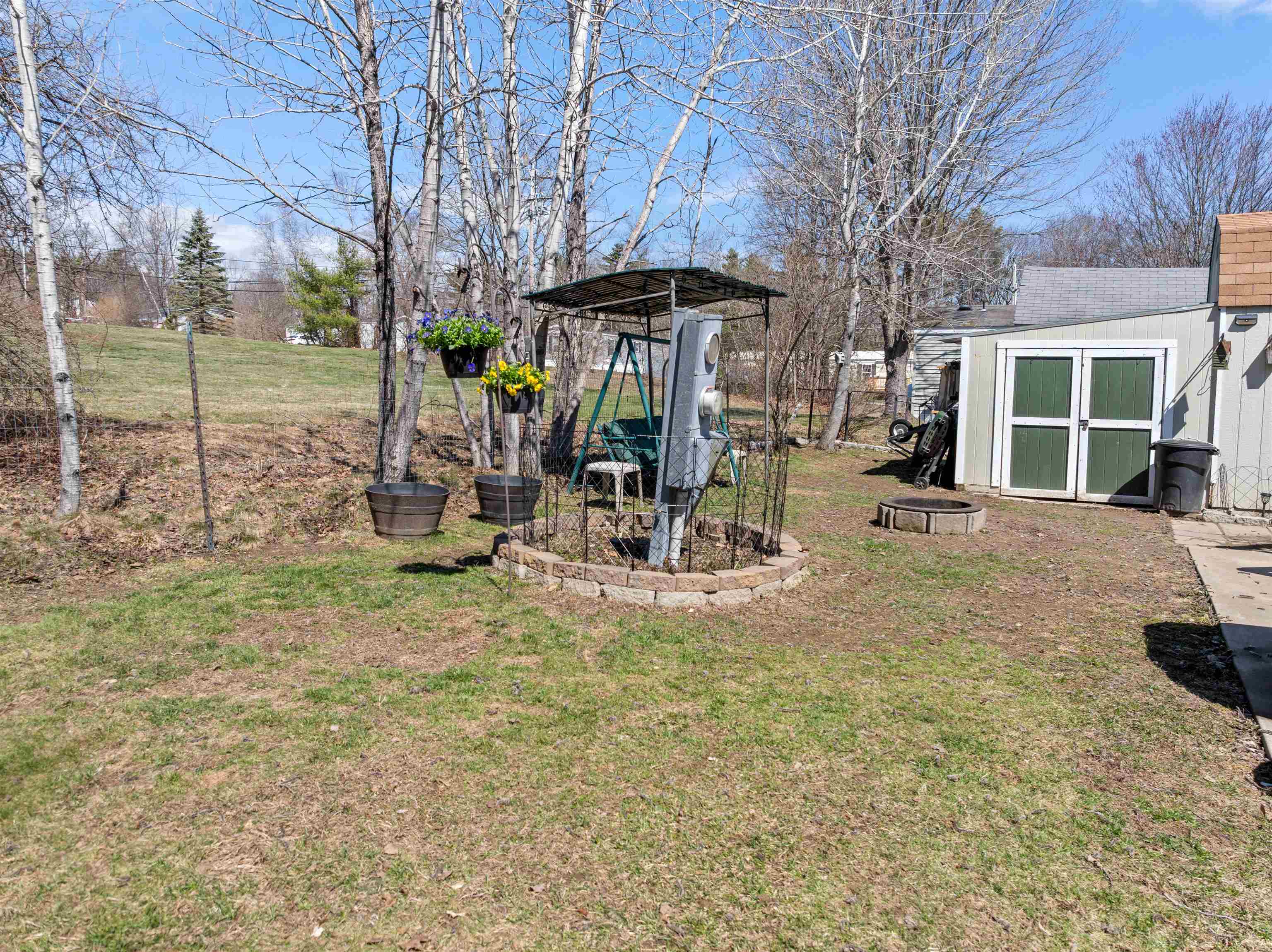 7 Lilac Ln, Pittsfield, NH 03263