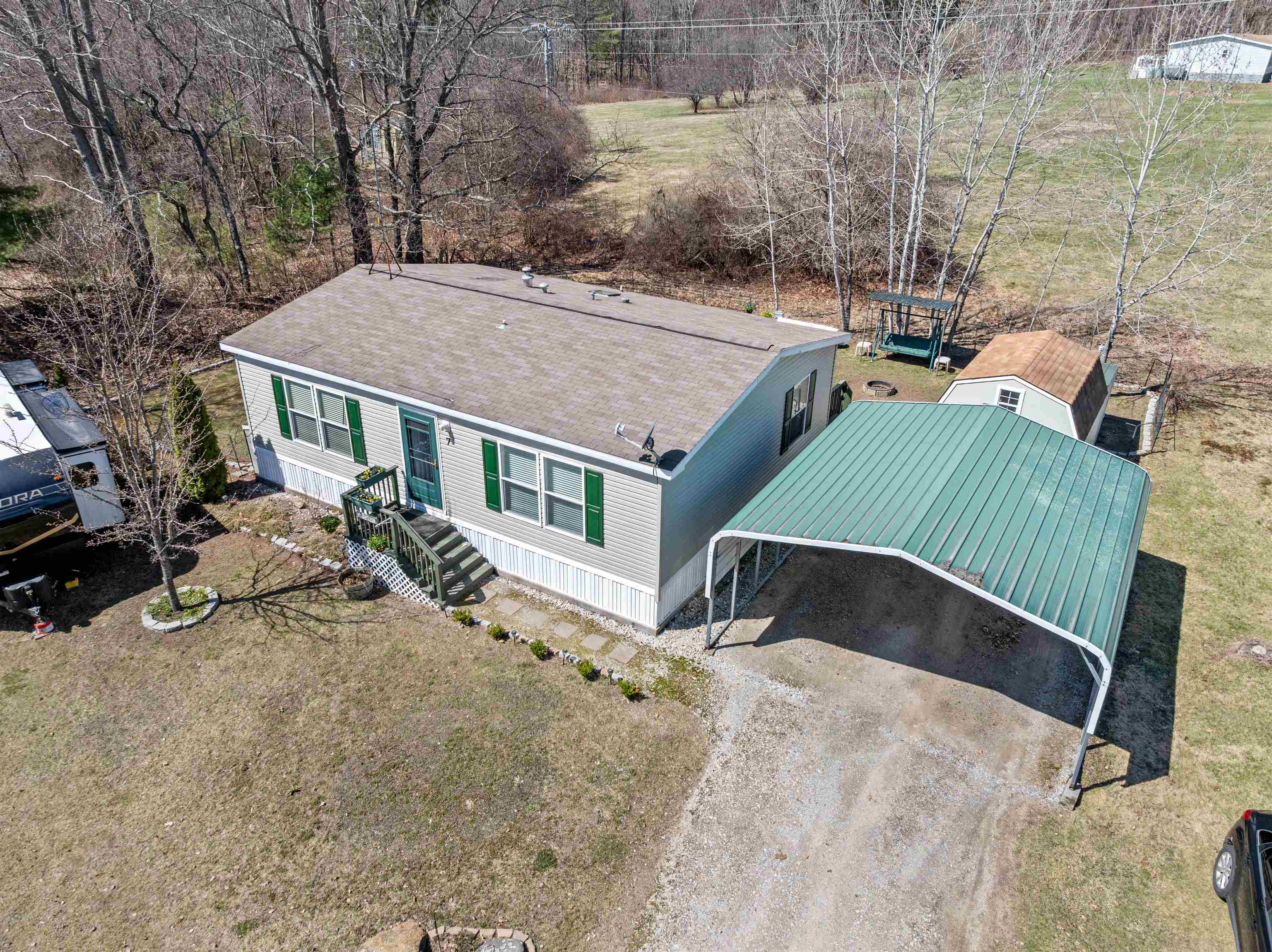 7 Lilac Ln, Pittsfield, NH 03263