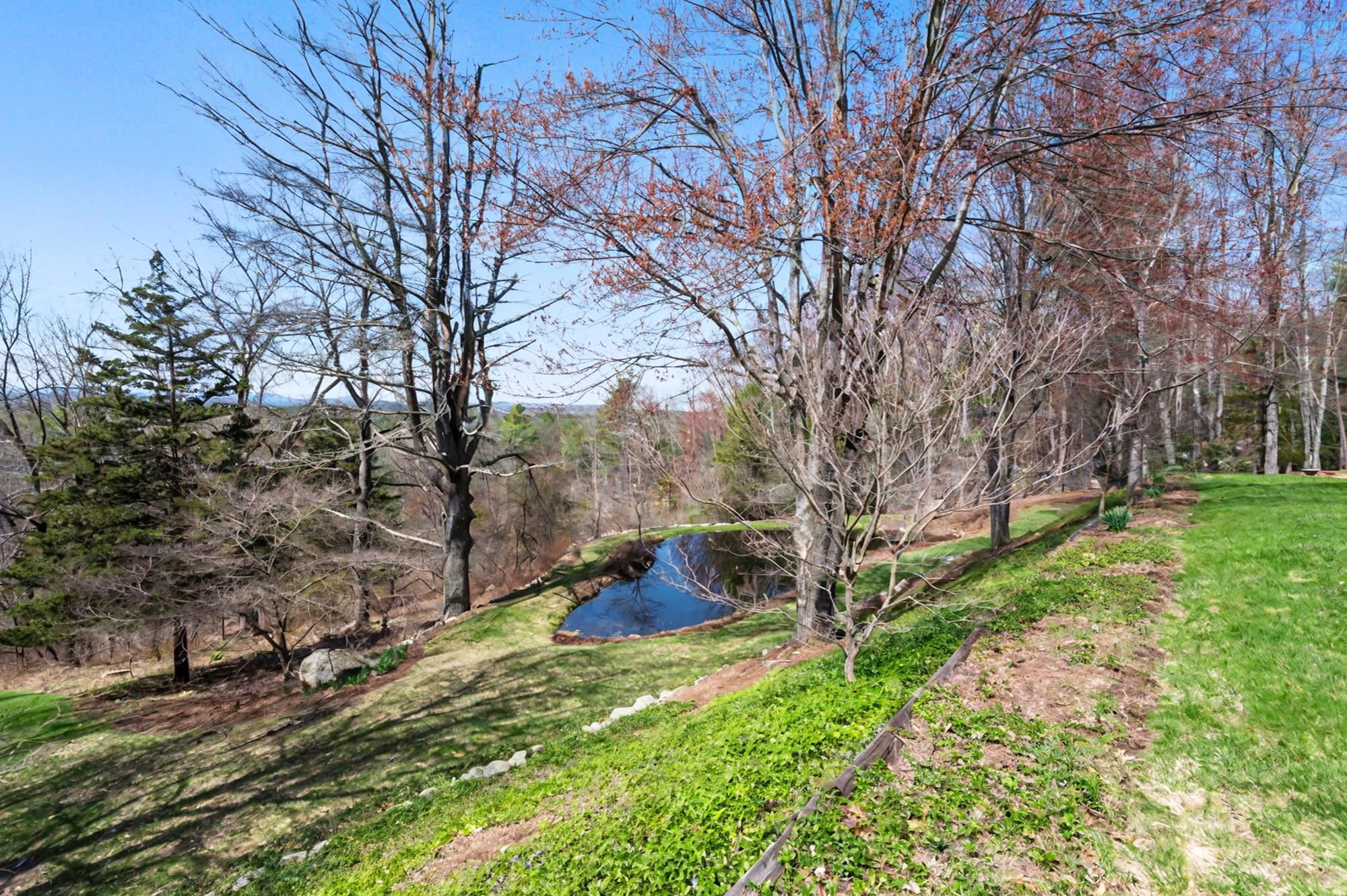 19 Highland Dr, Amherst, NH 03031