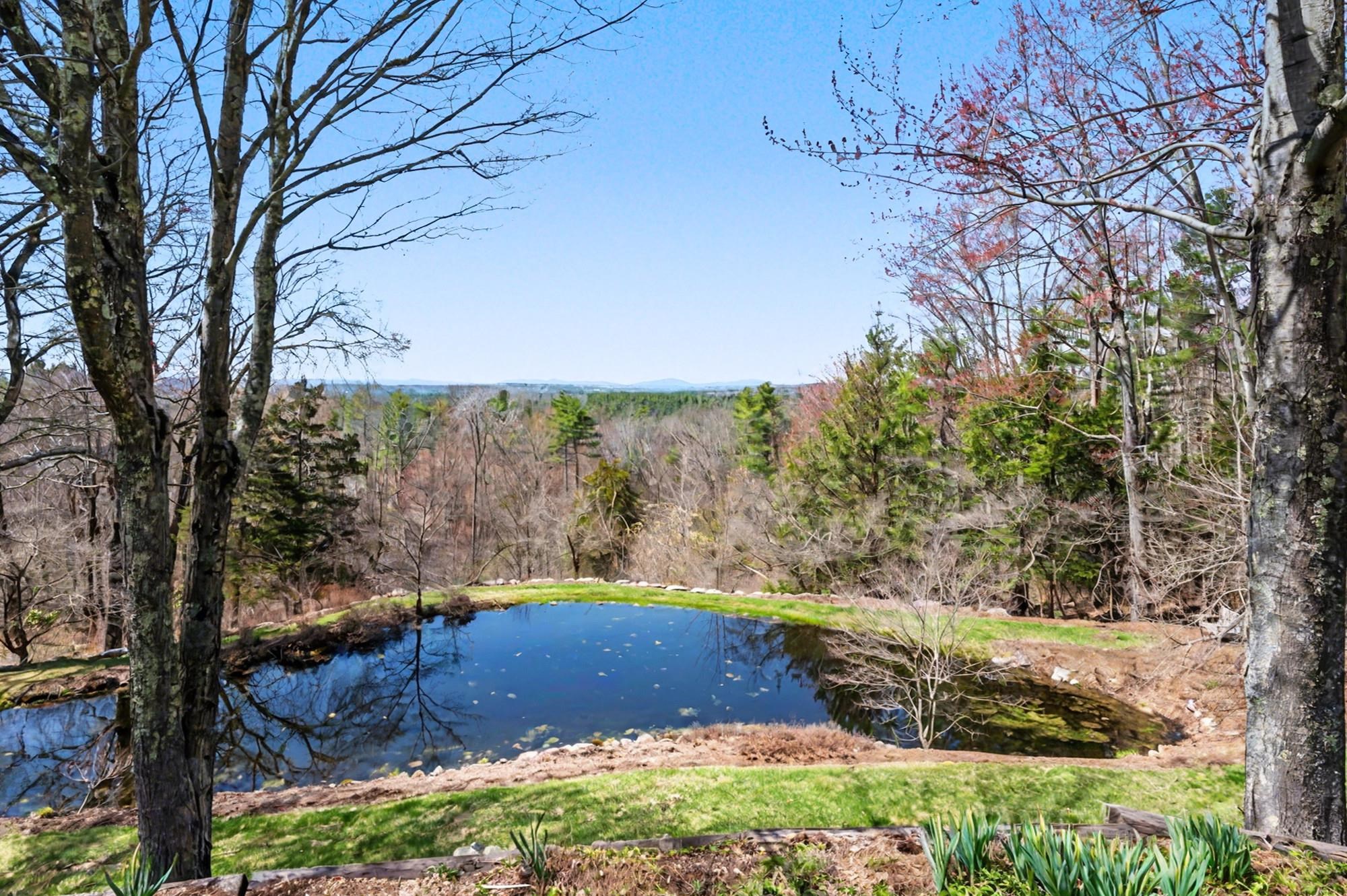 19 Highland Dr, Amherst, NH 03031