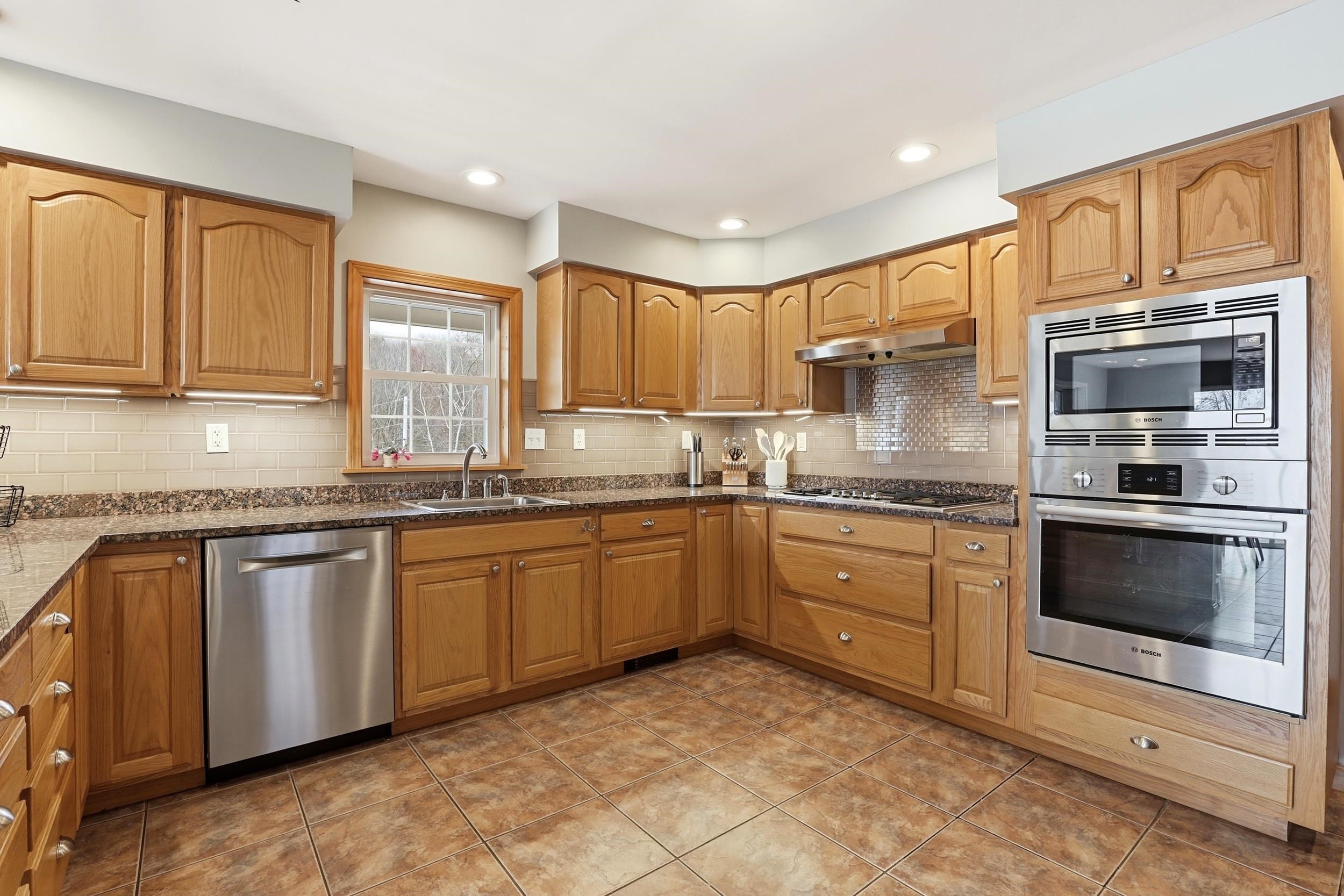 4 Overlook Rd, Northwood, NH 03261