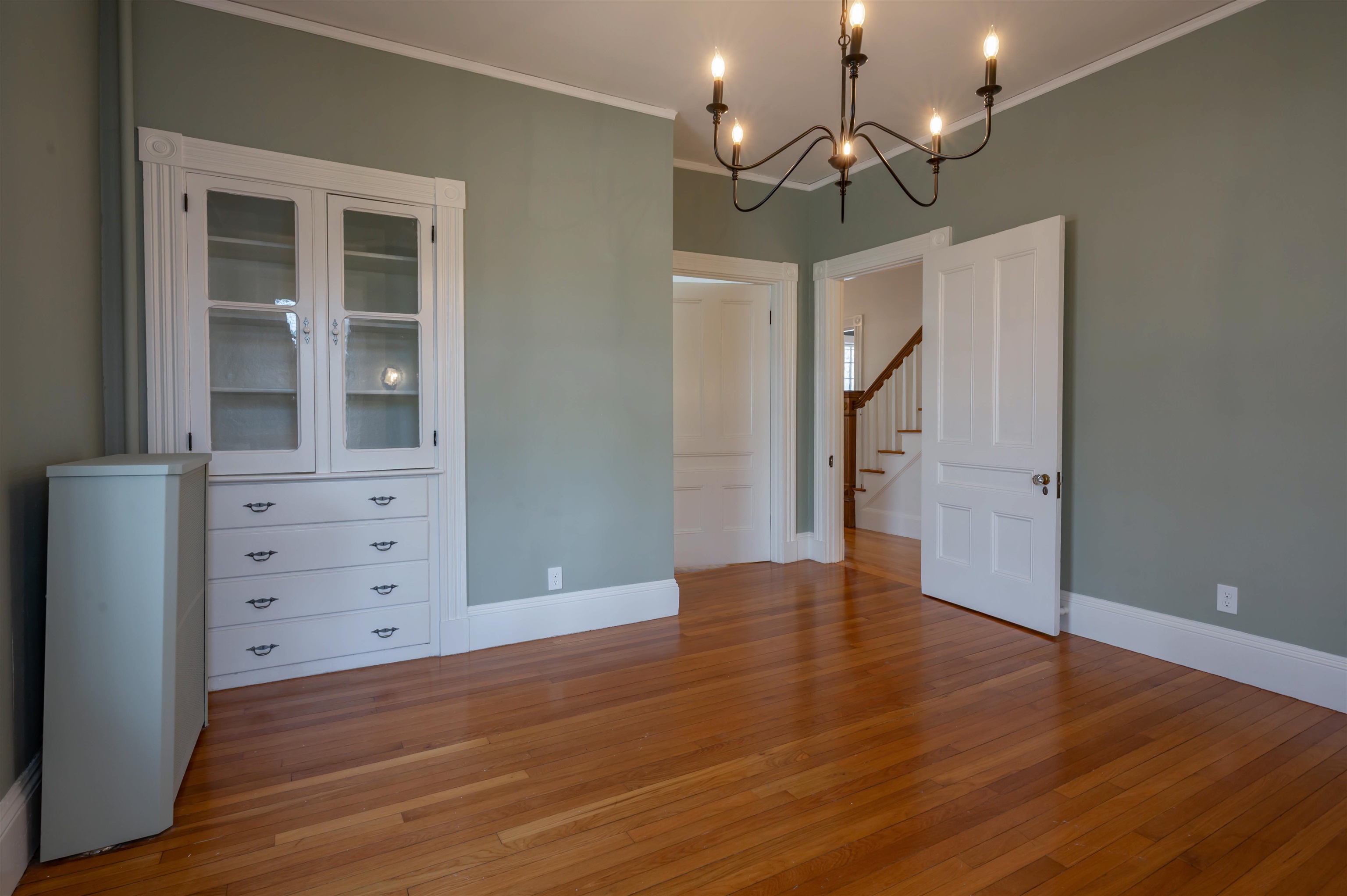 18 Manchester St, Nashua, NH 03064-2110