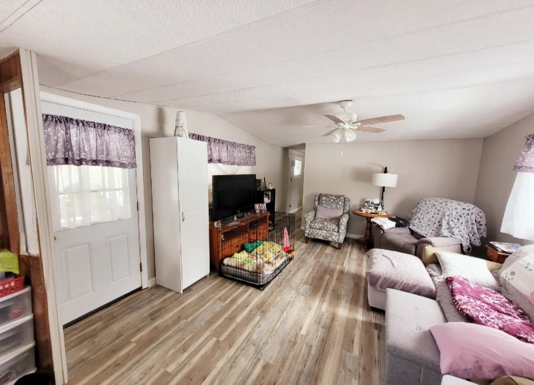 7 Skyview Dr, Nashua, NH 03062