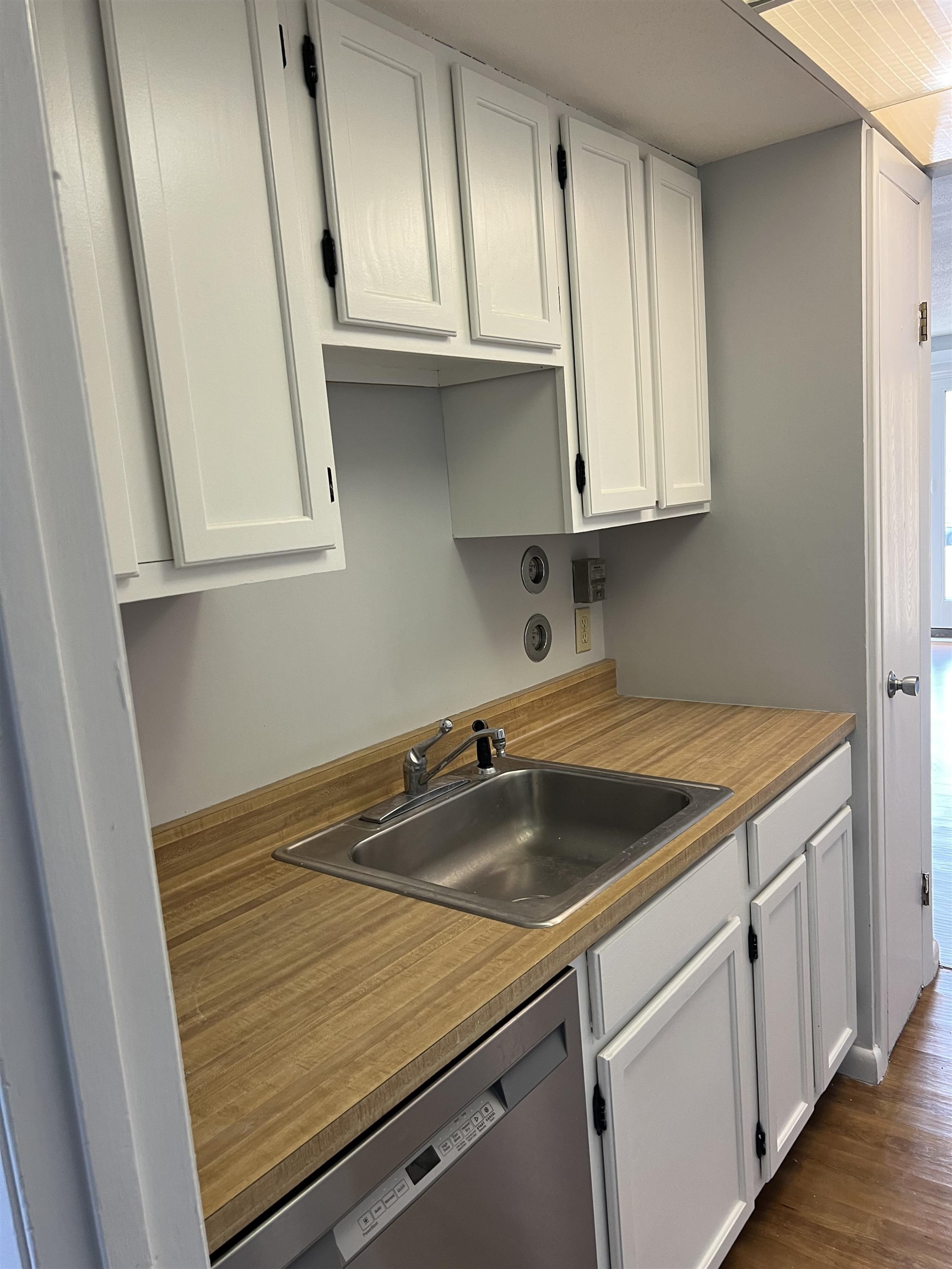 806 Cocheco Ct, Dover, NH 03820