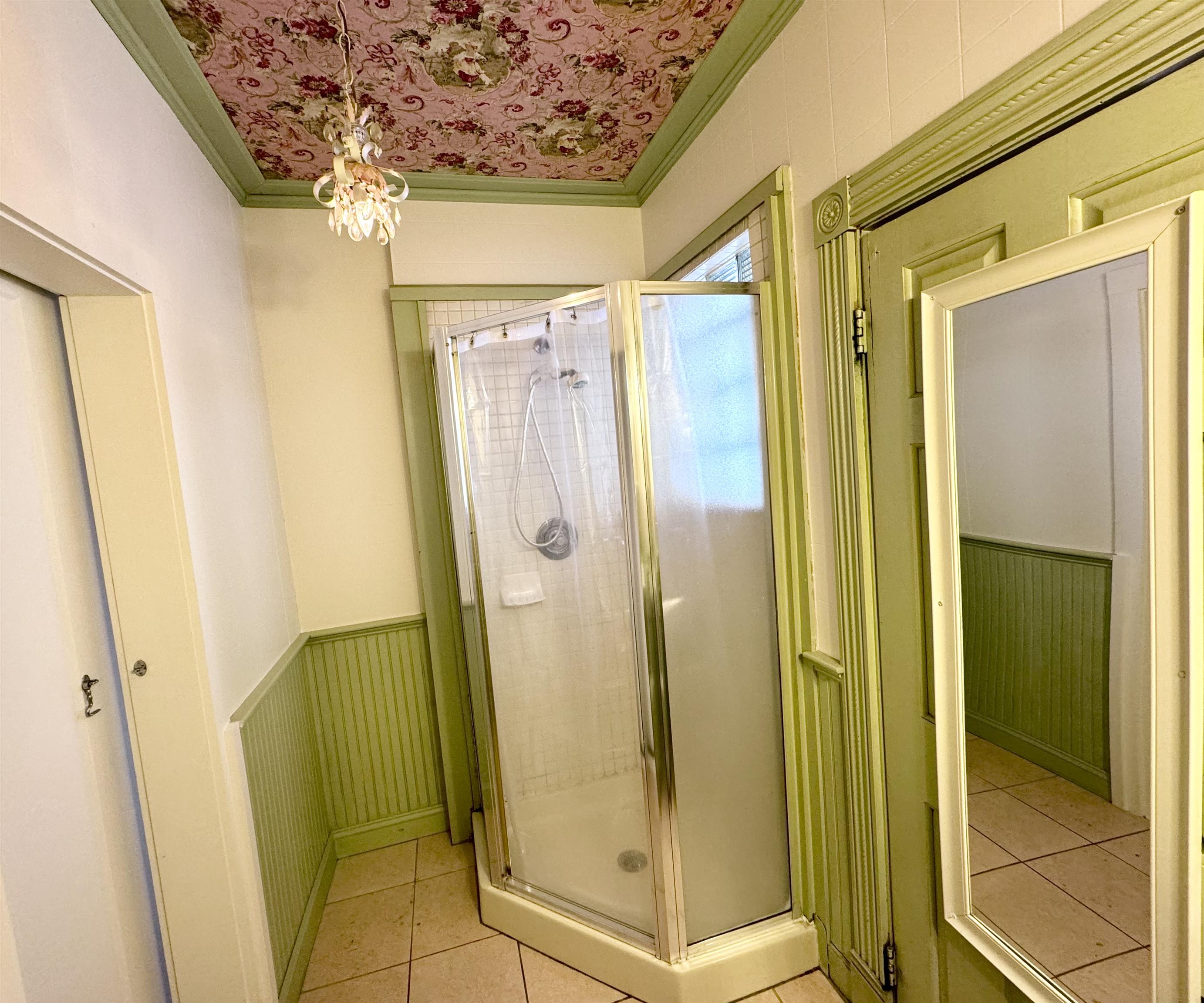 Bathroom - 1st floor / direct entry to bedroom 1 25032668