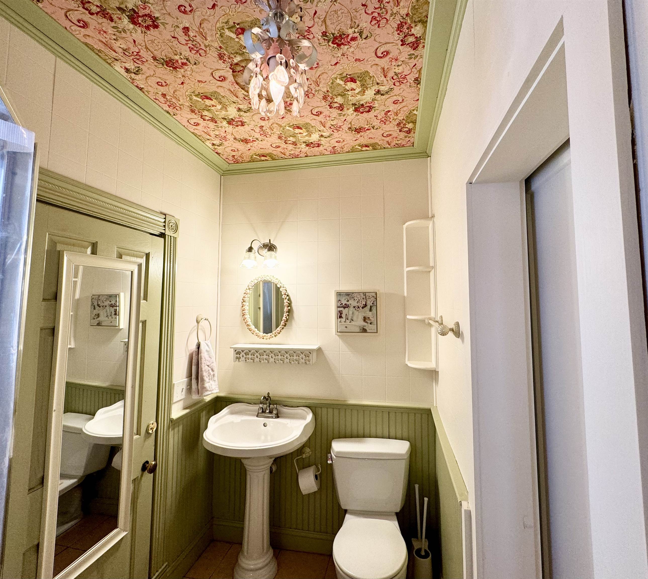 Bathroom 1st floor 25032669