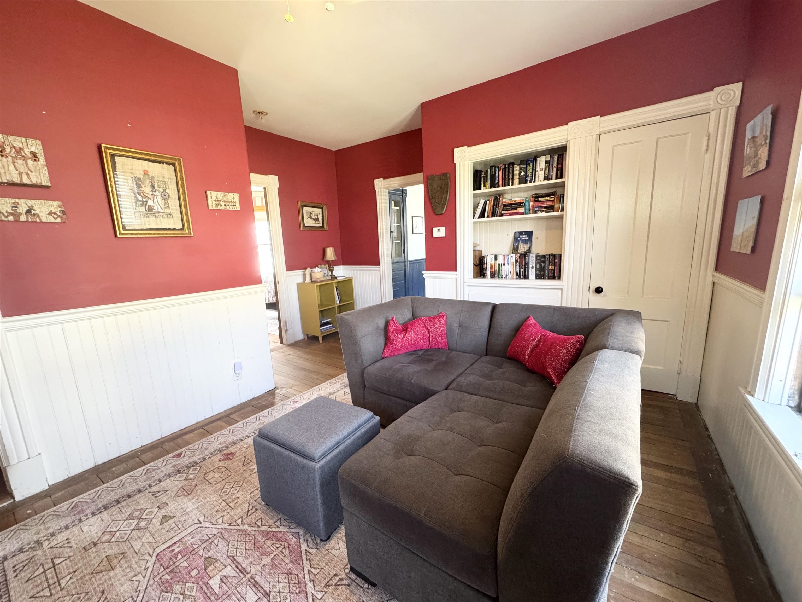 Second Floor Living Room 25050249