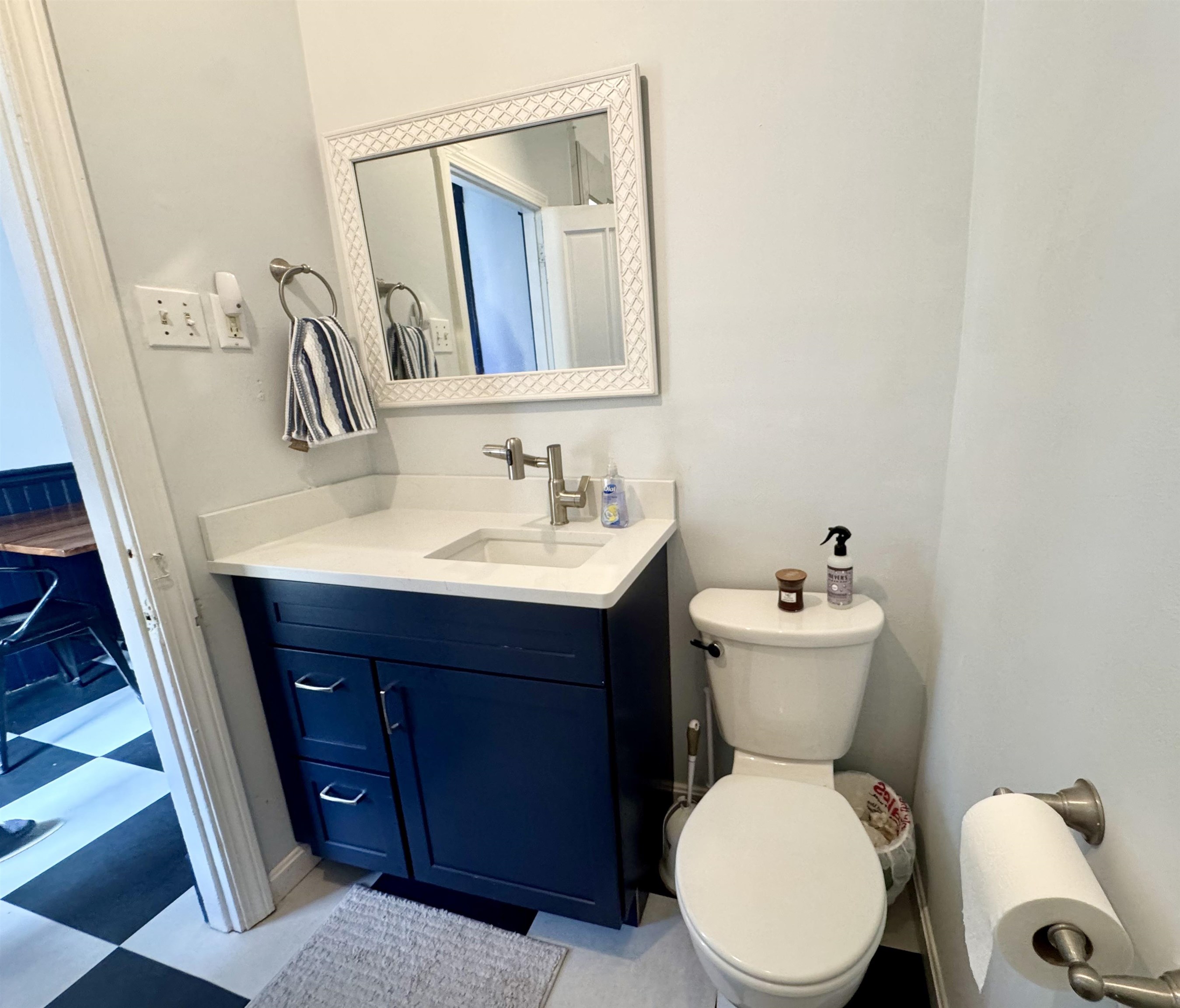 Second Floor Bath 25050255