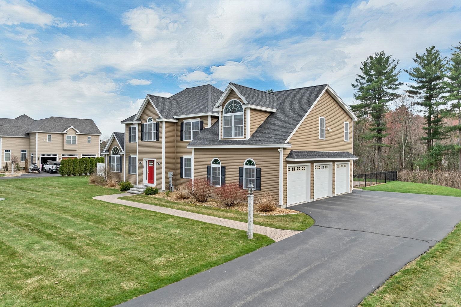 26 Lamplighter Ln, Salem, NH 03079