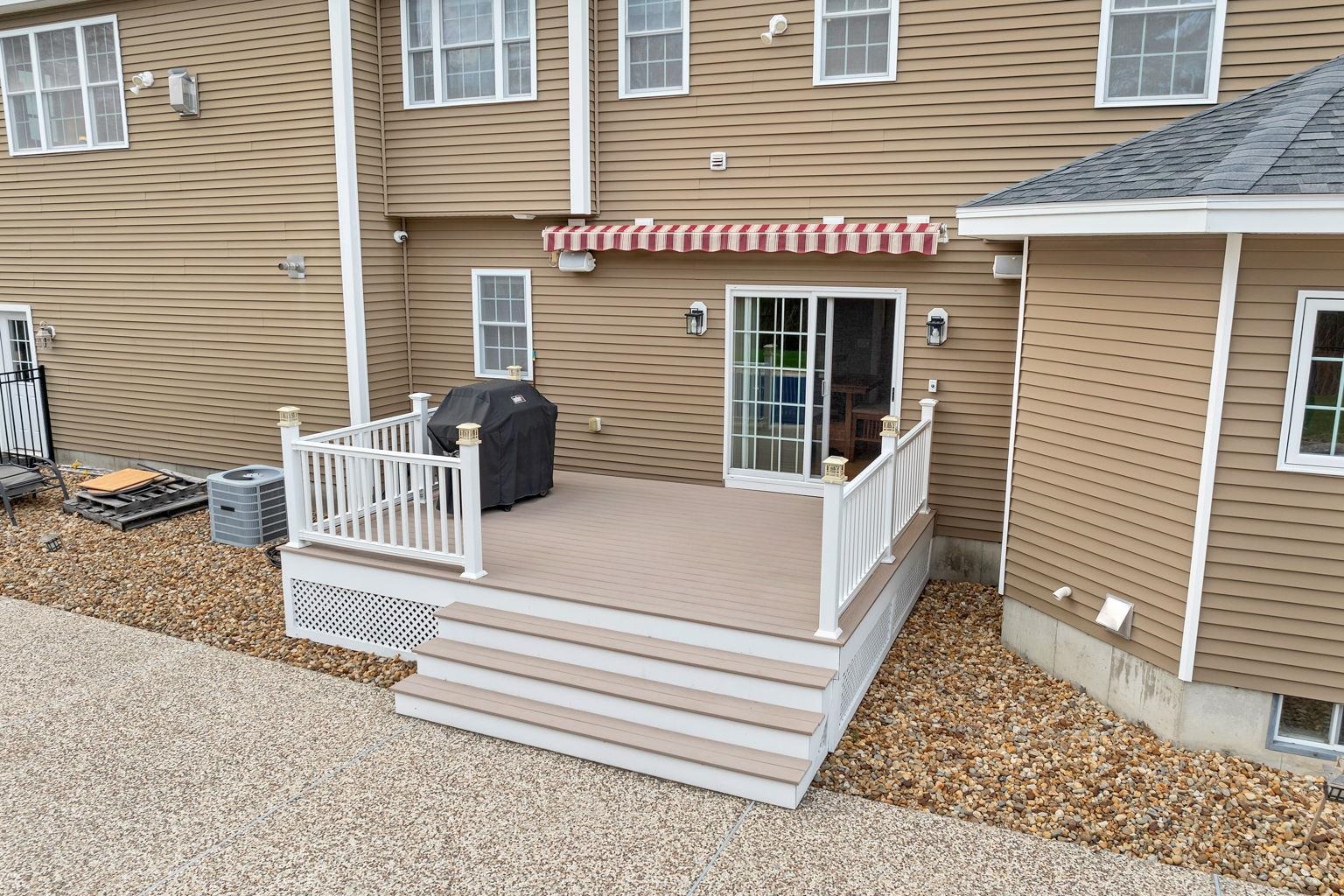 26 Lamplighter Ln, Salem, NH 03079