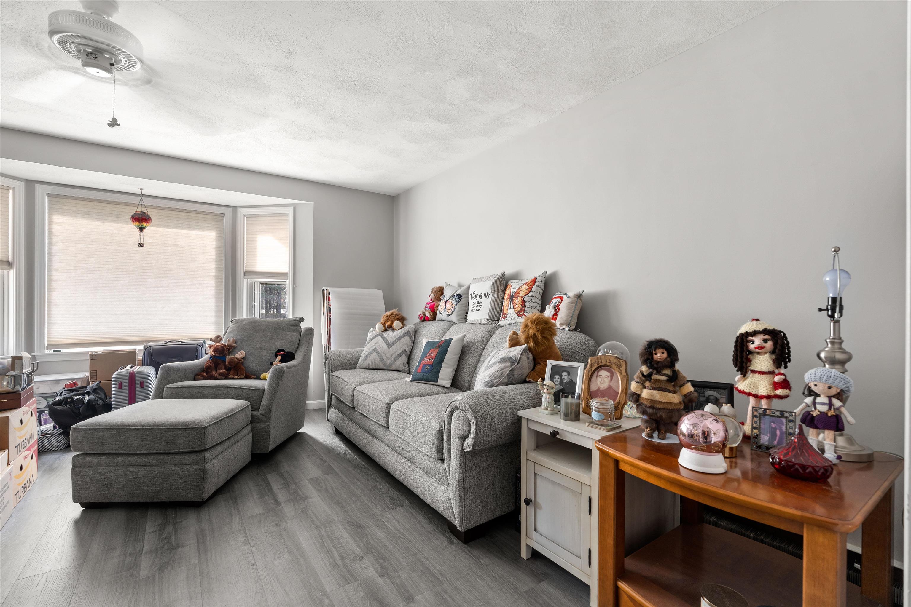 27 Reed St, Londonderry, NH 03053