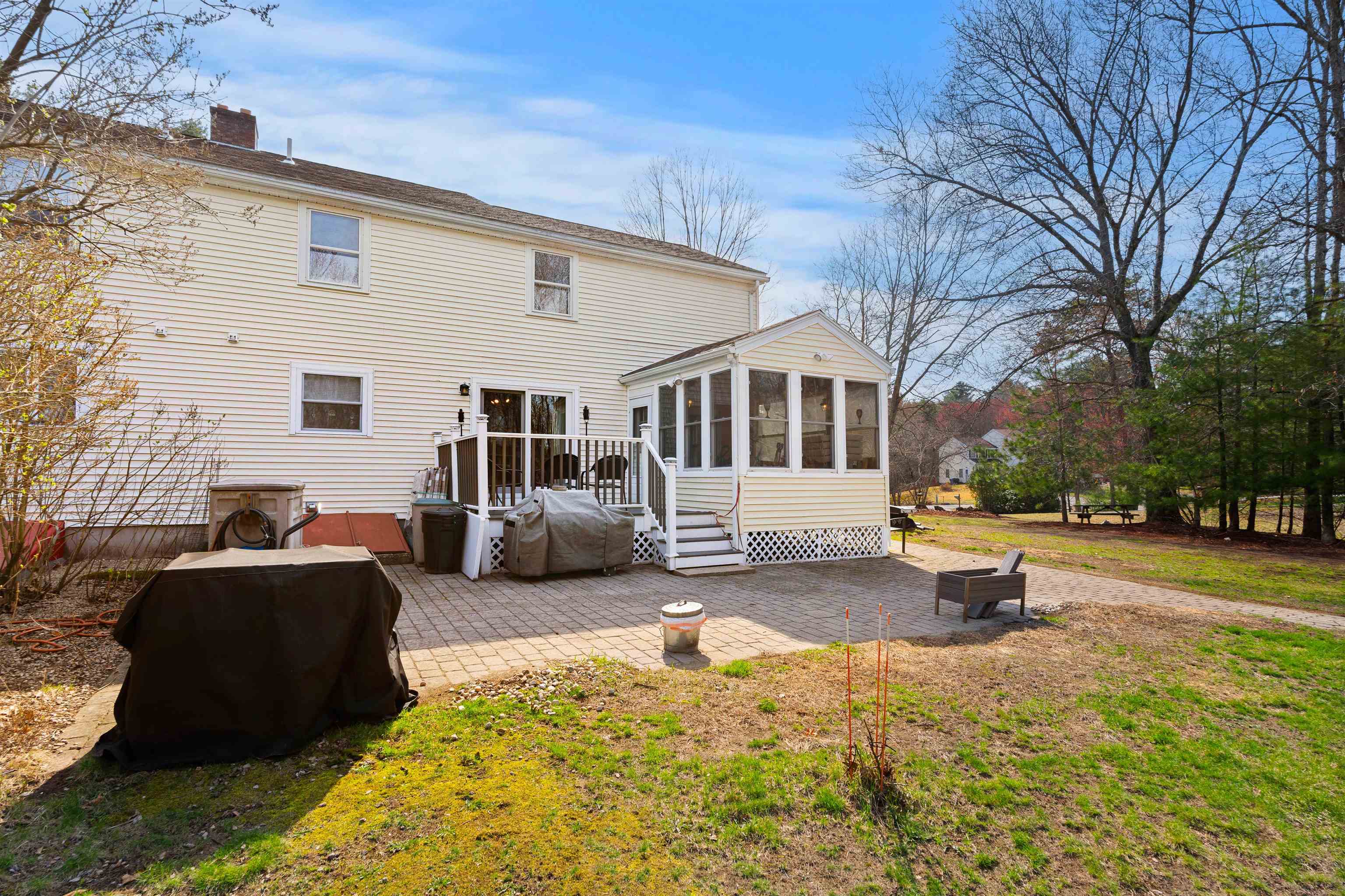 27 Reed St #A, Londonderry, NH 03053