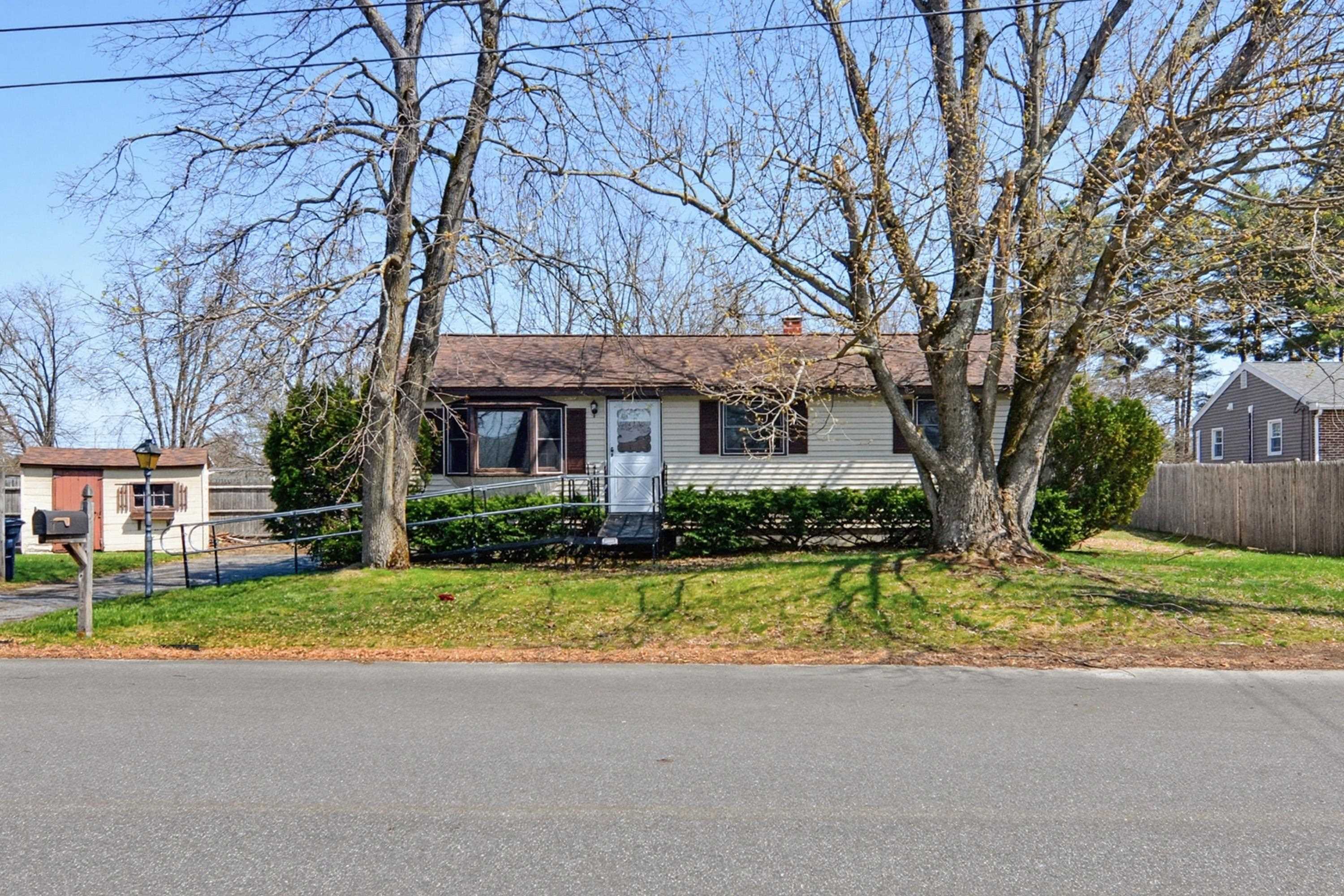 2 Westchester Dr, Nashua, NH 03063