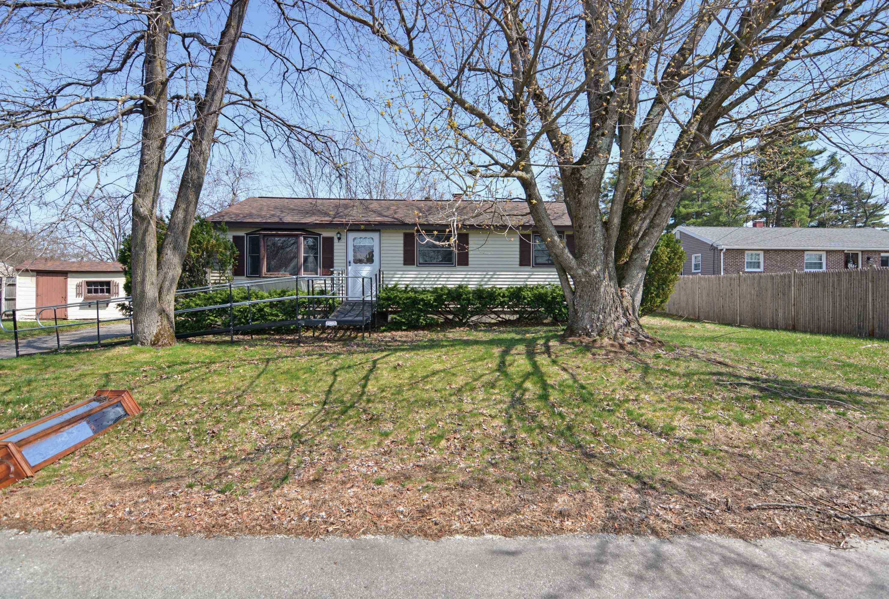 2 Westchester Dr, Nashua, NH 03063