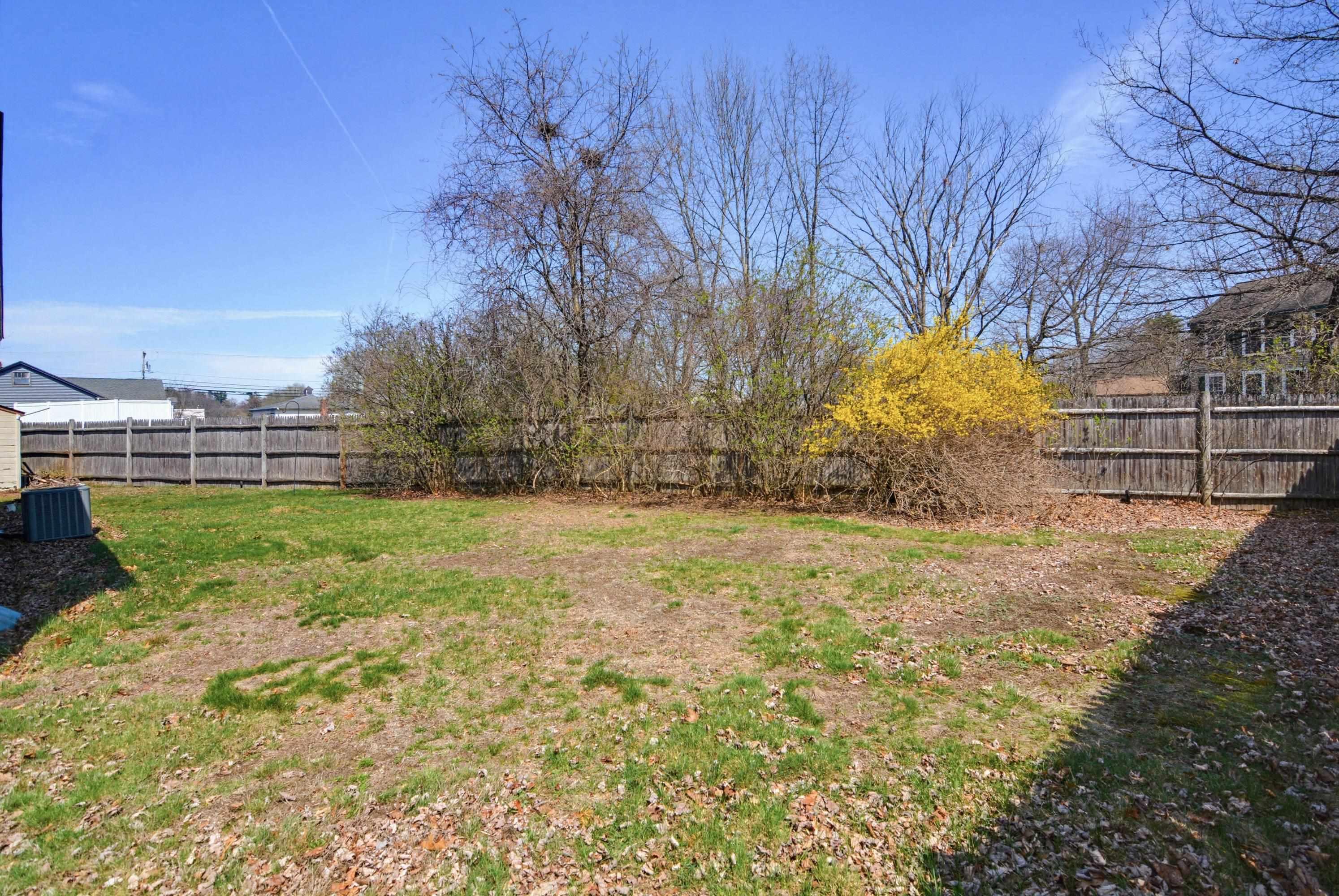 2 Westchester Dr, Nashua, NH 03063