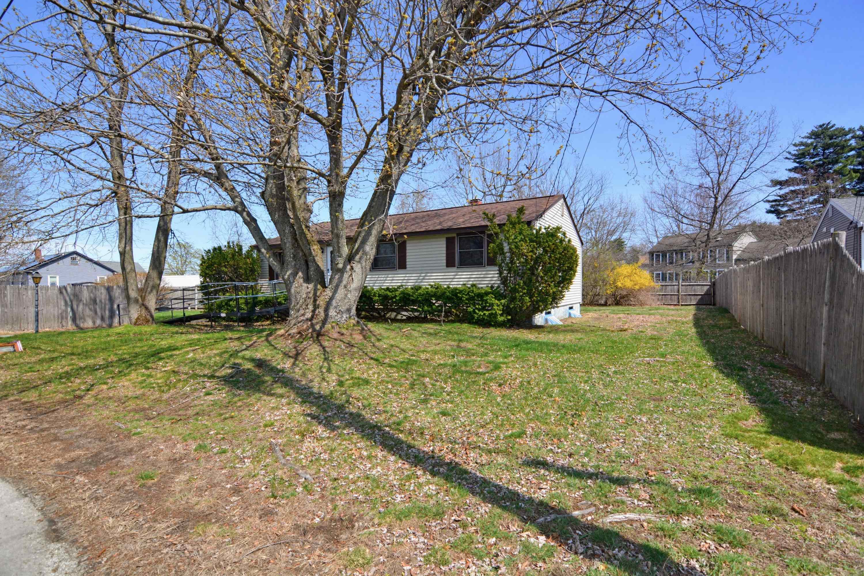 2 Westchester Dr, Nashua, NH 03063