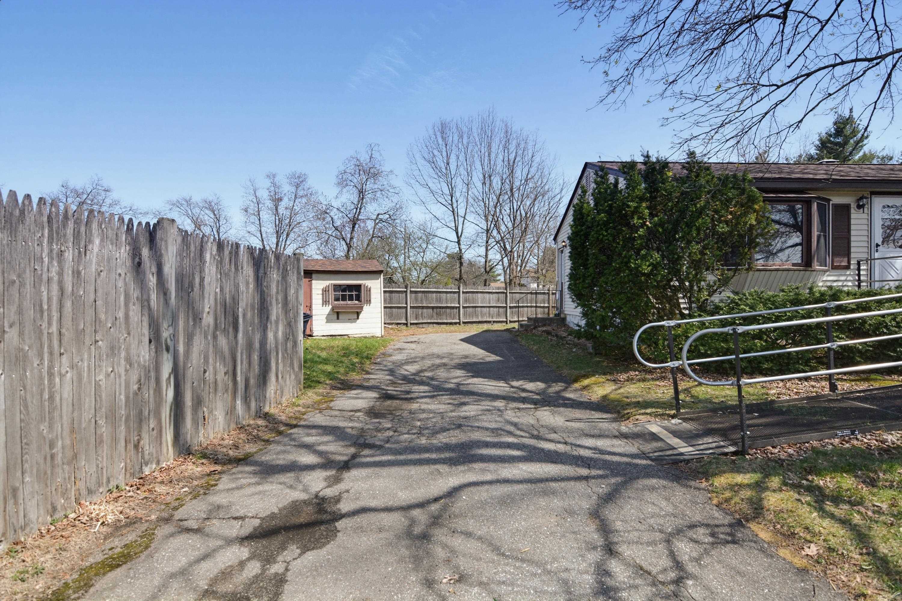 2 Westchester Dr, Nashua, NH 03063