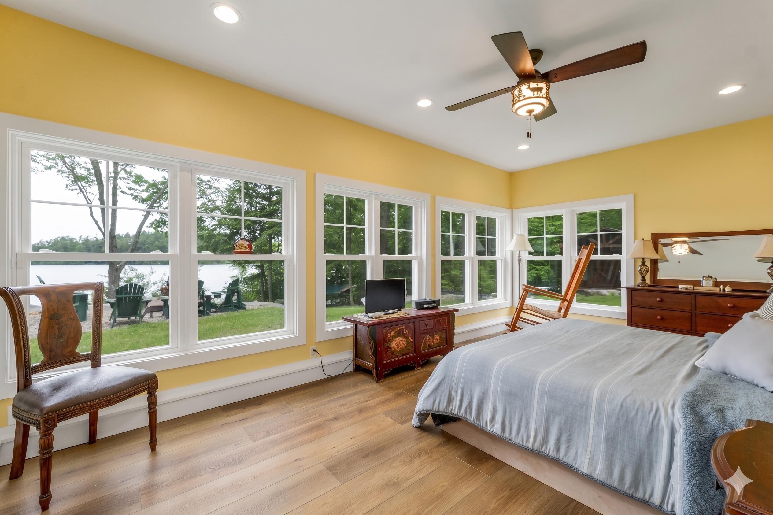 lower bedroom lakeside